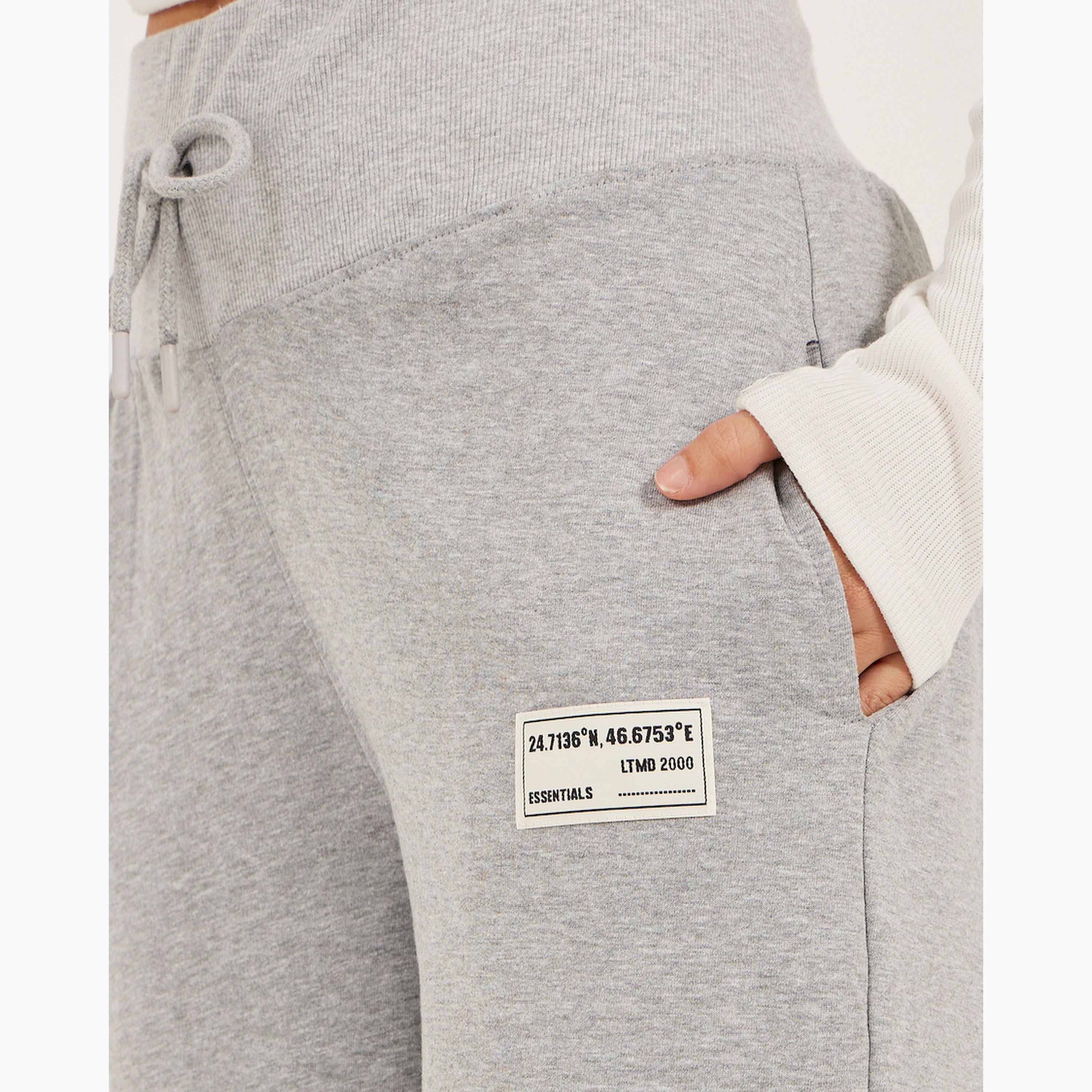 ستايلي - بنطال رياضي واسع الساق بتفاصيل شارة مع شق جانبي-women-clothing-bottoms-joggers-image-3