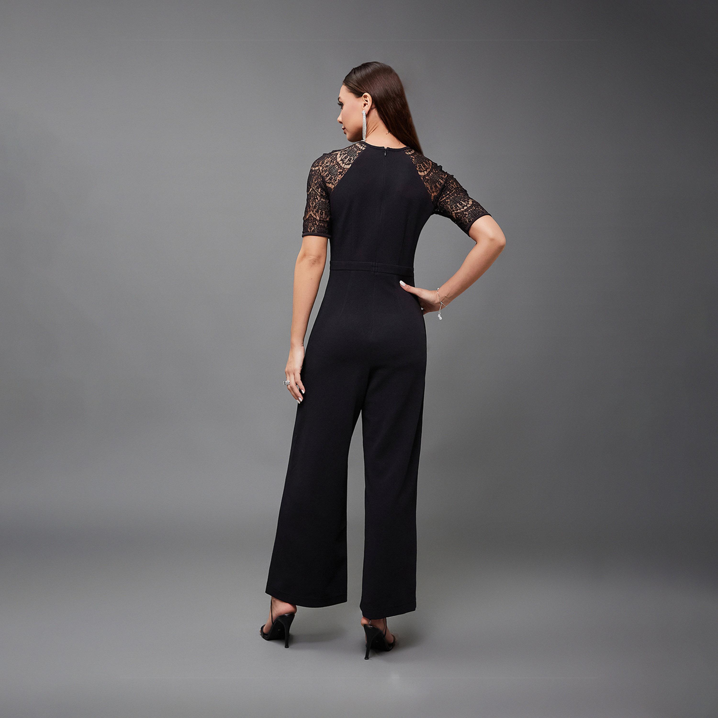 ستايلي - جمبسوت برقبة مستديرة وساقين واسعتين مع تفاصيل مقصوصة ودانتيل-women-clothing-jumpsuits-image-3