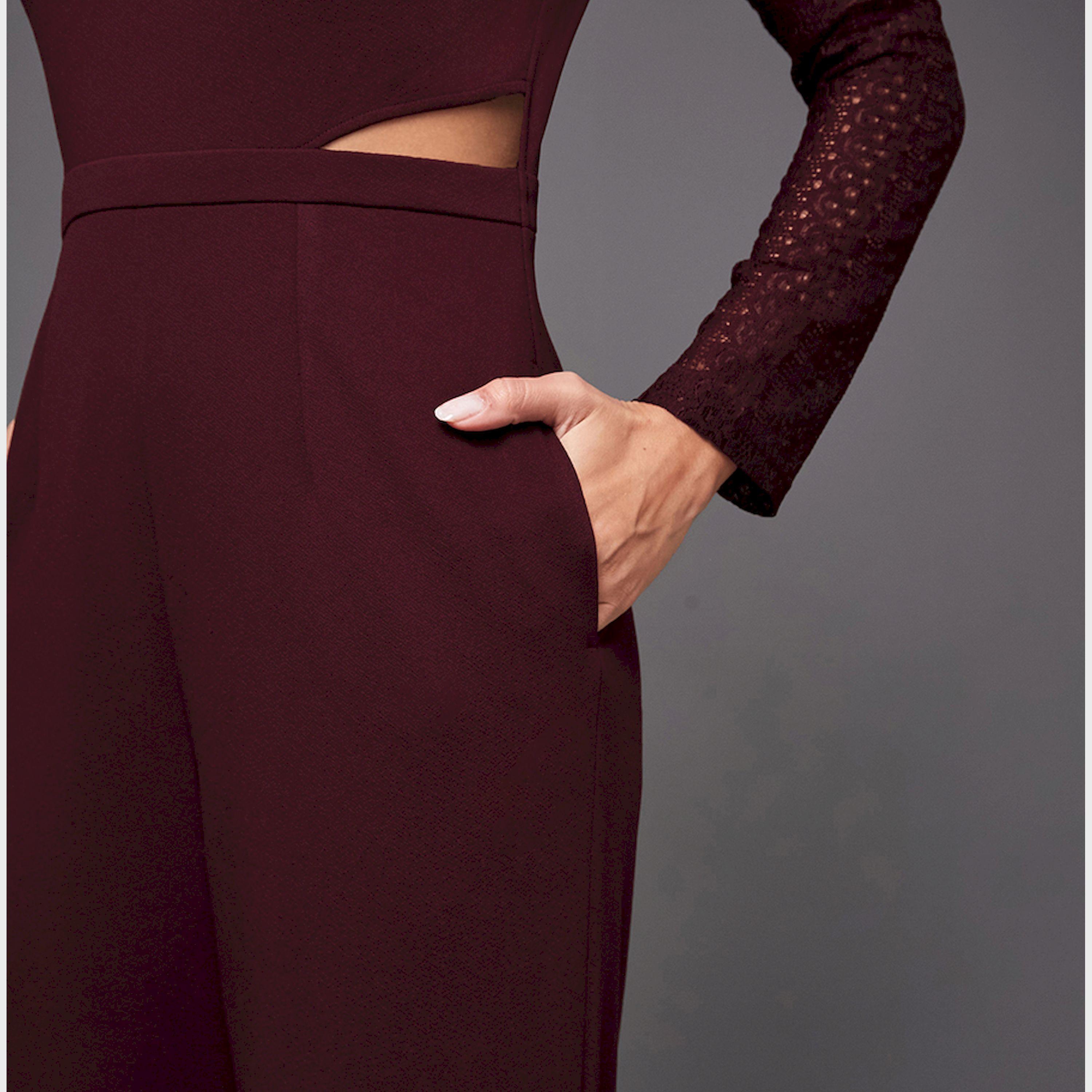 ستايلي - جمبسوت برقبة مستديرة وساقين واسعتين مع تفاصيل مقصوصة ودانتيل-women-clothing-jumpsuits-image-2