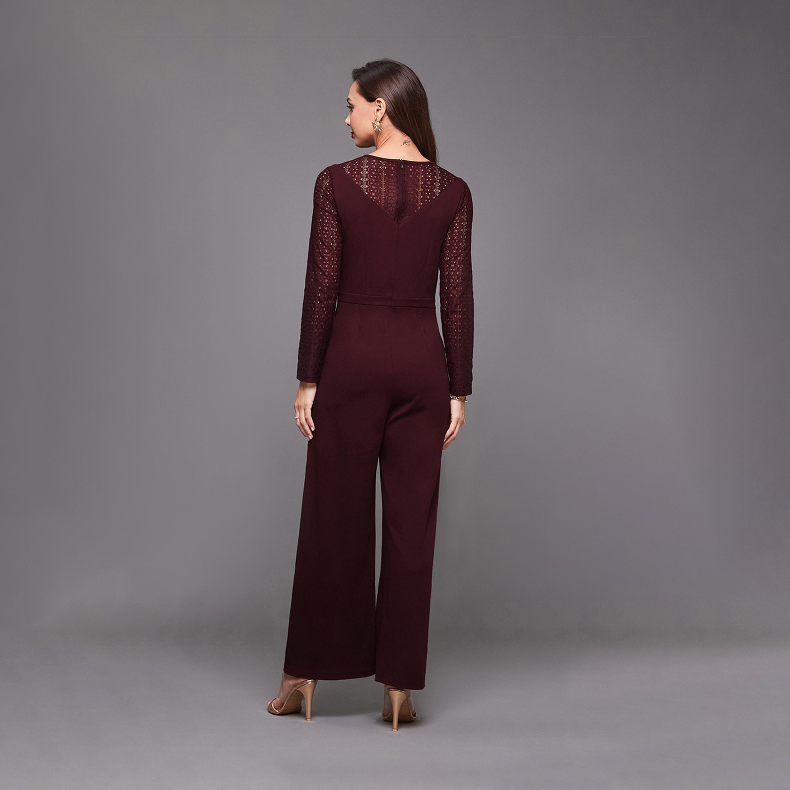 ستايلي - جمبسوت برقبة مستديرة وساقين واسعتين مع تفاصيل مقصوصة ودانتيل-women-clothing-jumpsuits-image-4