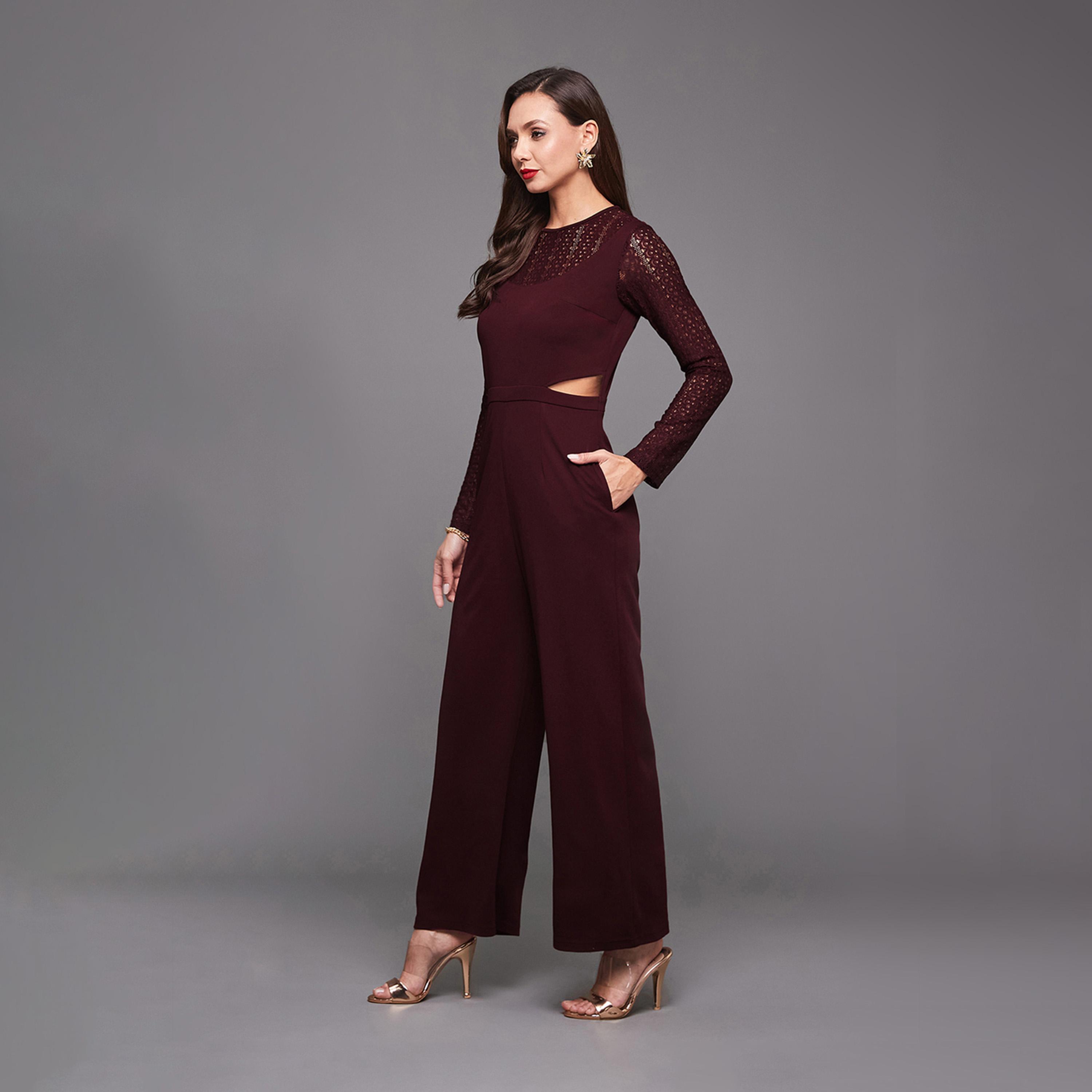 ستايلي - جمبسوت برقبة مستديرة وساقين واسعتين مع تفاصيل مقصوصة ودانتيل-women-clothing-jumpsuits-image-5