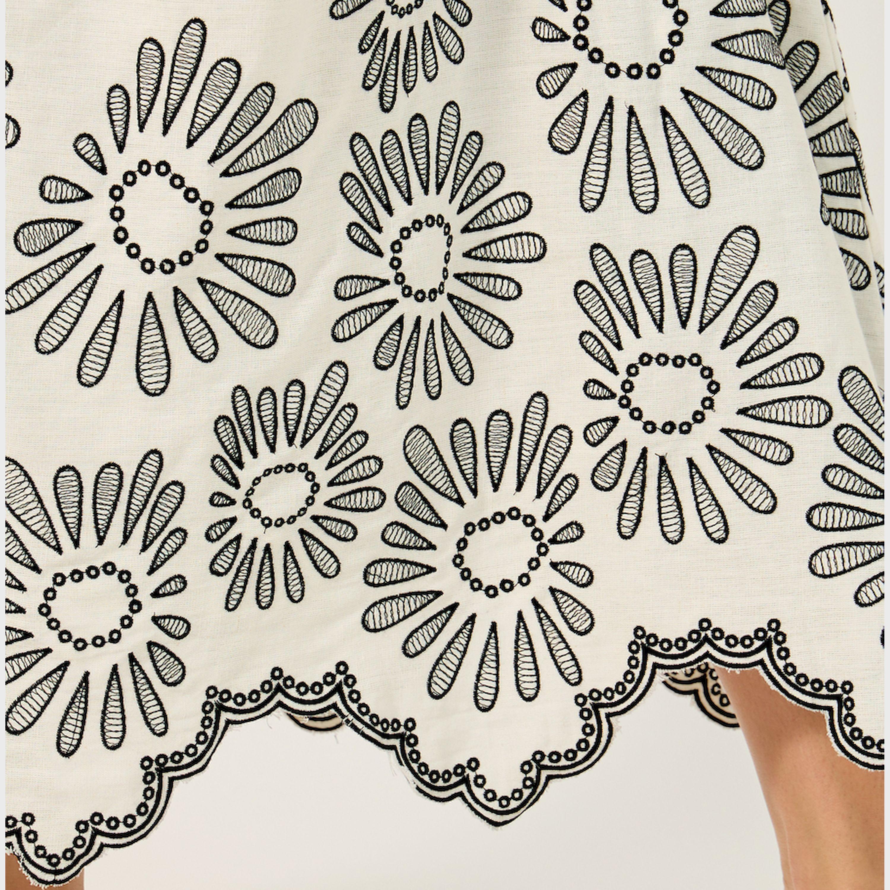 ستايلي - تنورة ماكسي مطرزة على شكل حرف A مع حافة مموجة-women-clothing-bottoms-skirts-image-3