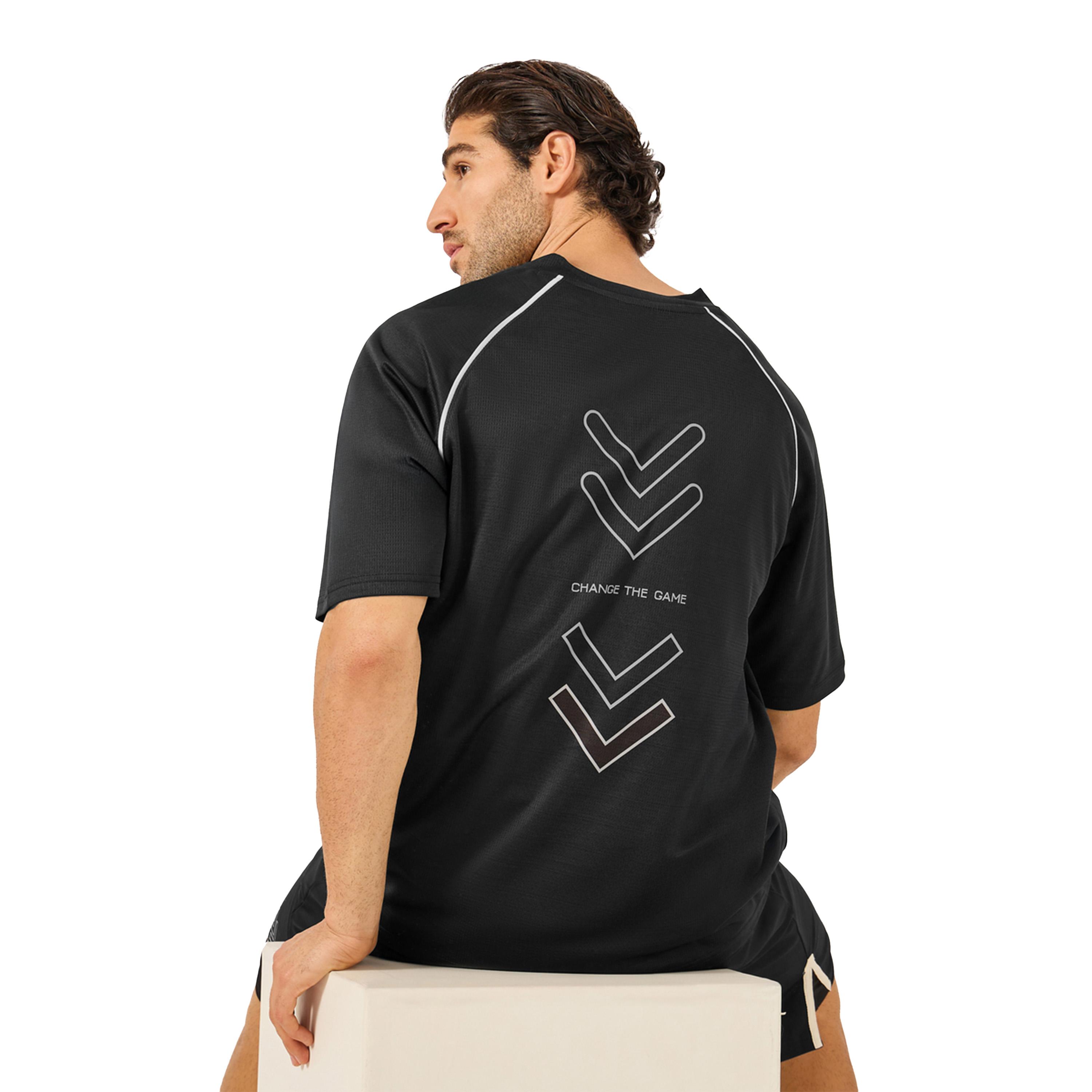 ستايلي - تي شيرت شبكي كبير الحجم بطبعة جرافيكية-men-clothing-sportswearandactivewear-tshirtsandpolos-image-2