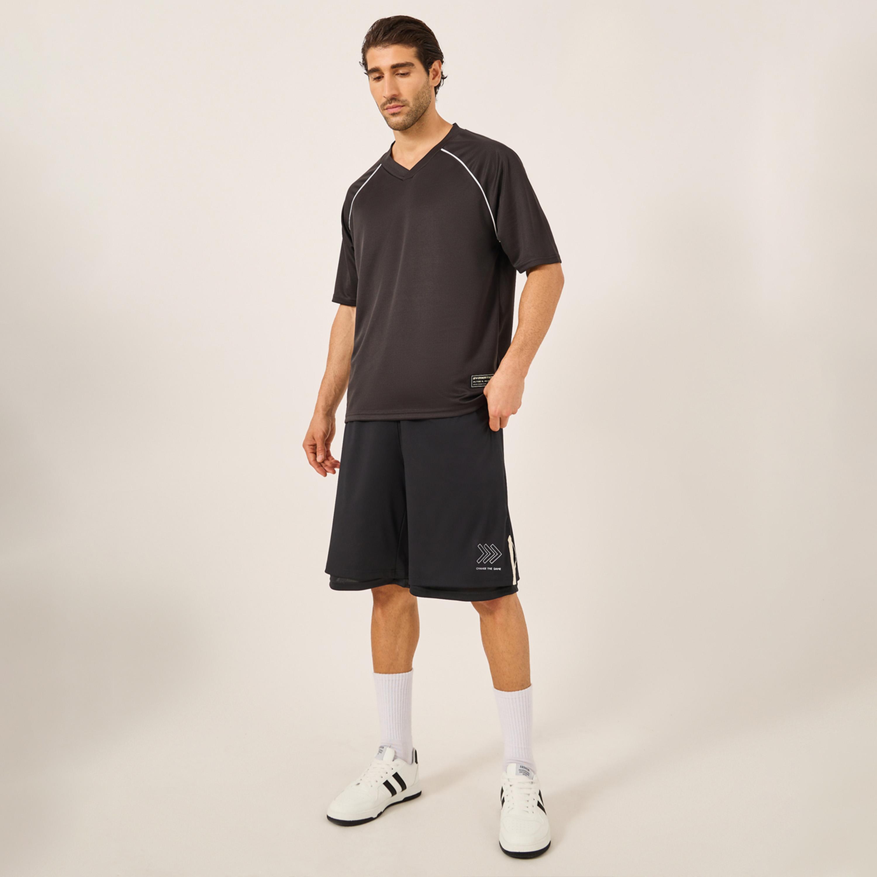 ستايلي - شورت جرافيكي كبير الحجم بطبقتين-men-clothing-sportswearandactivewear-bottoms-image-2