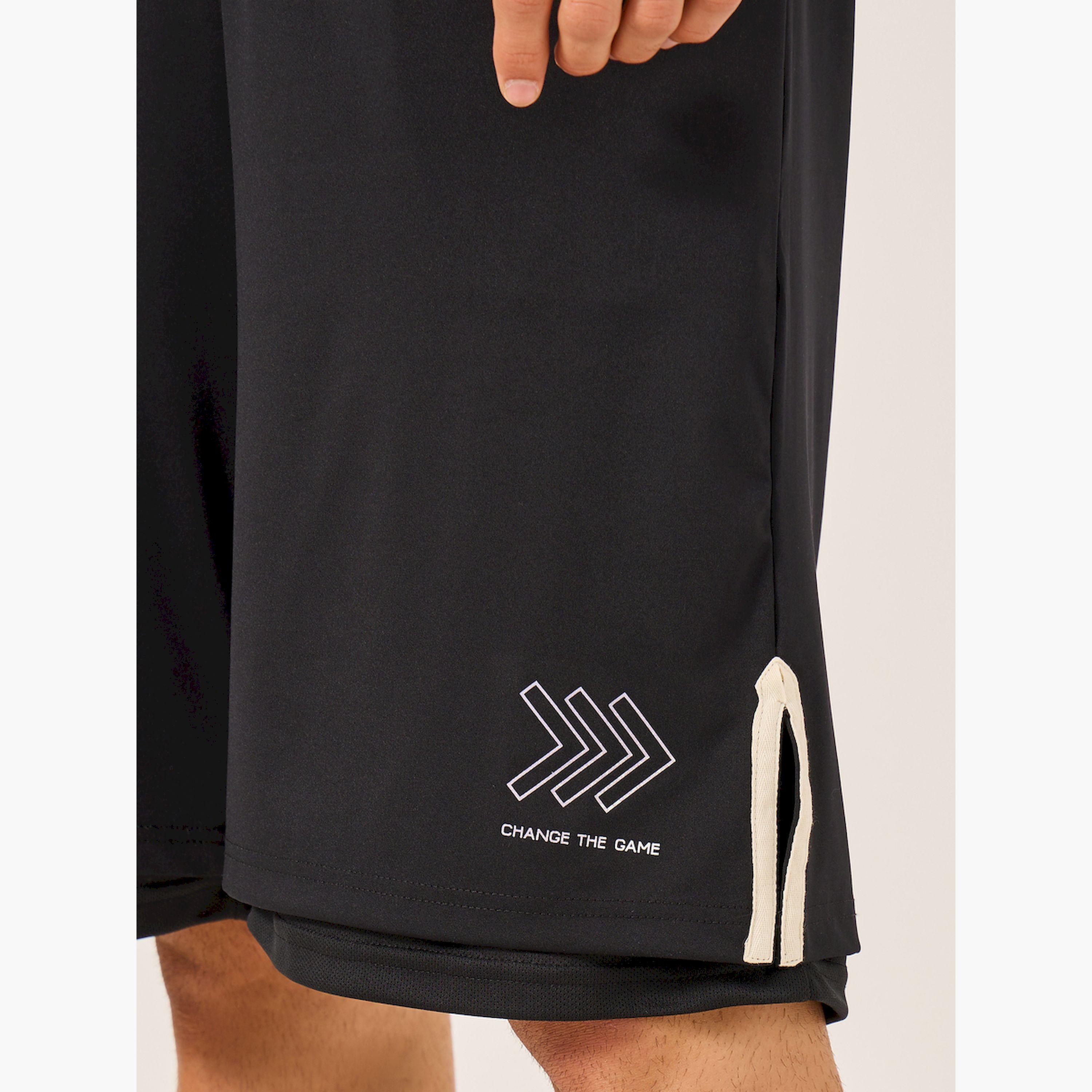 ستايلي - شورت جرافيكي كبير الحجم بطبقتين-men-clothing-sportswearandactivewear-bottoms-image-3