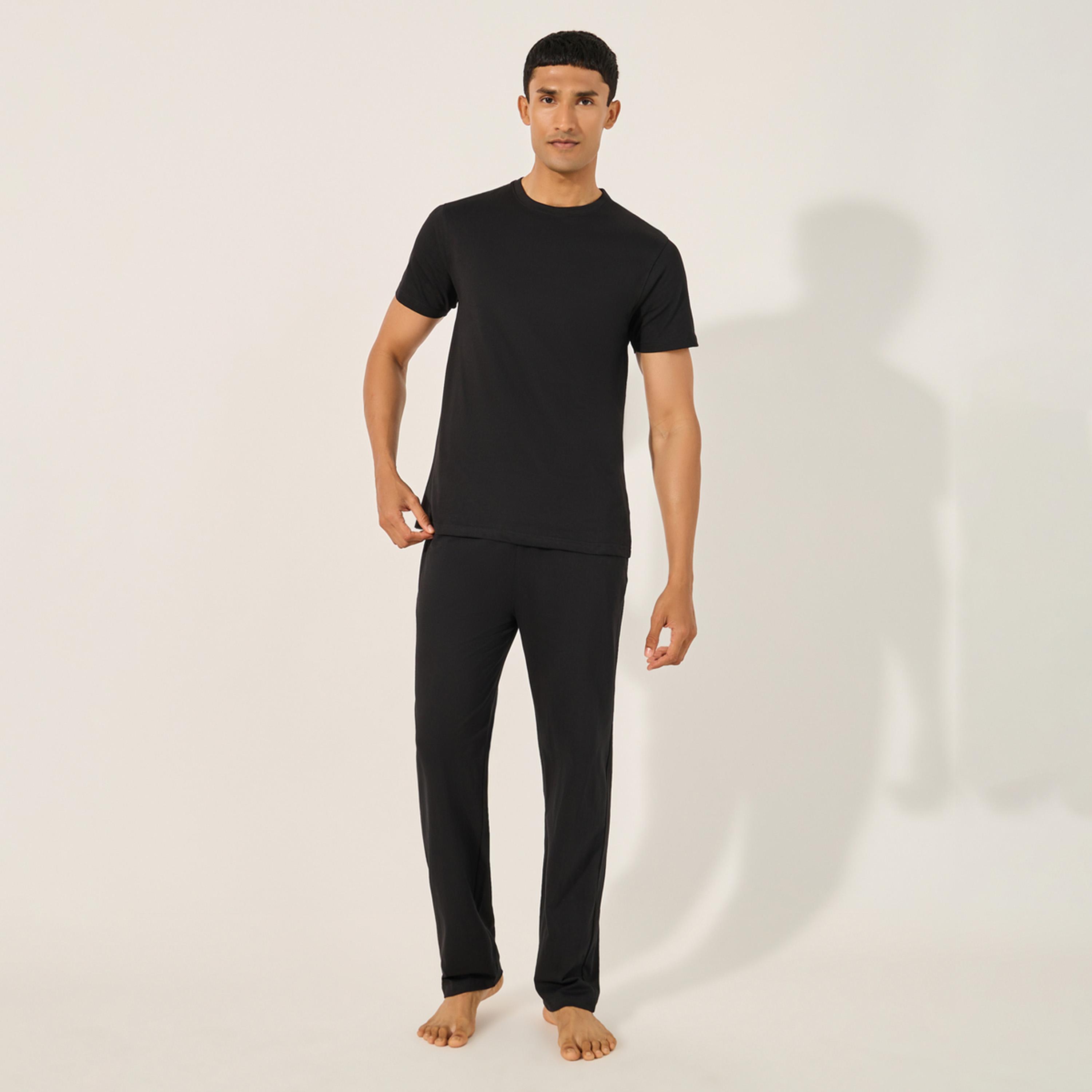 ستايلي - طقم بلوزة سادة بياقة دائرية مع بنطال بيجامة مطبوع-men-clothing-nightwear-sets-image-2