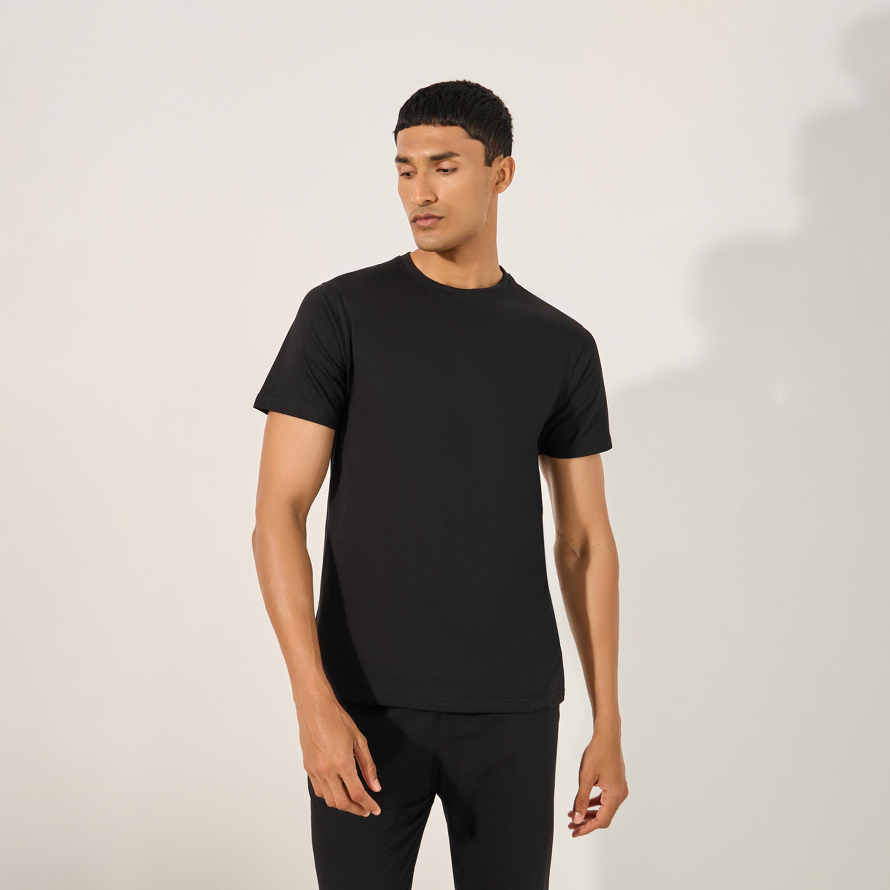 ستايلي - طقم بلوزة سادة بياقة دائرية مع بنطال بيجامة مطبوع-men-clothing-nightwear-sets-image-3