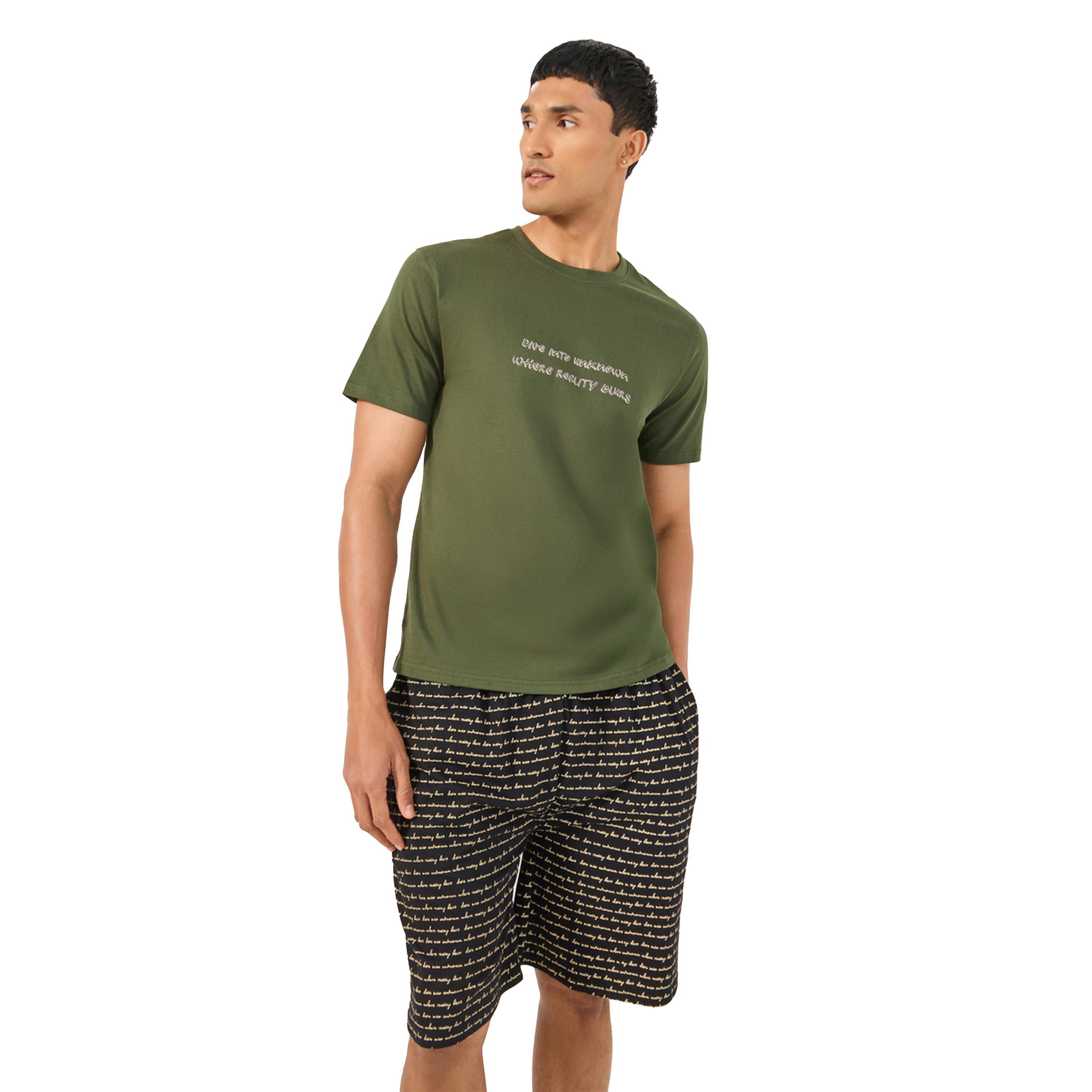 ستايلي -  طقم تي شيرت قصير بطباعة شعار مع بيجاما قصيرة-men-clothing-nightwear-sets-image-2