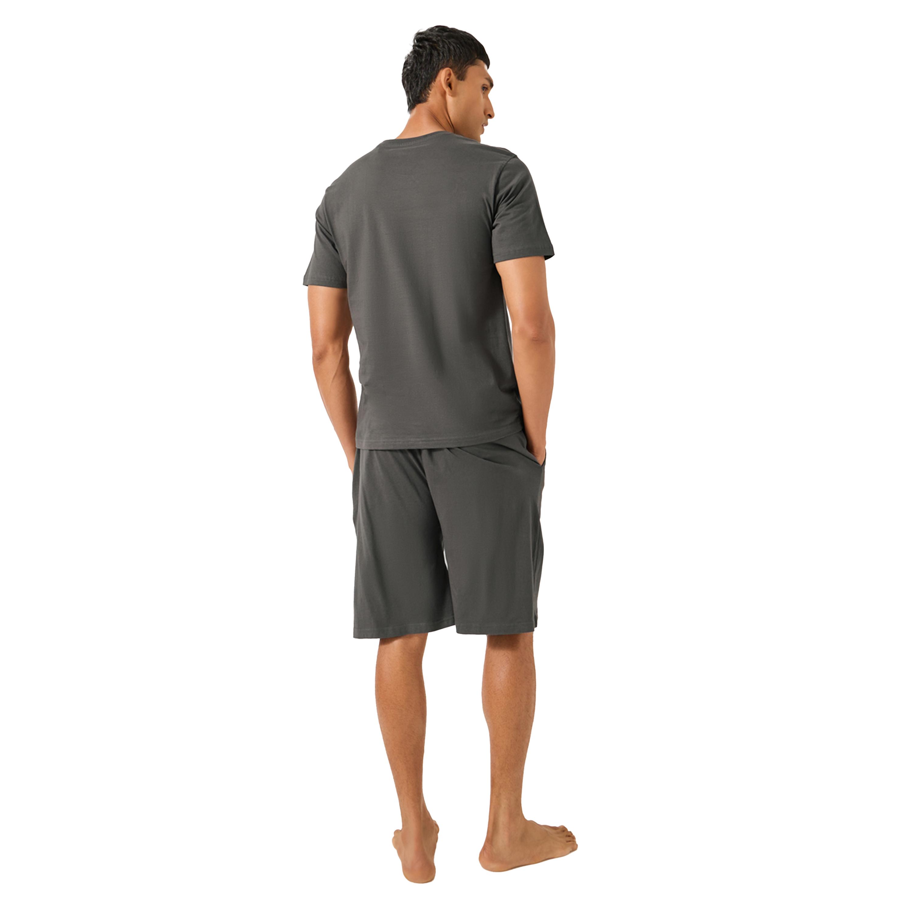 ستايلي -  طقم تي شيرت وشورت مخطط مع حزام خصر بلون متباين-men-clothing-nightwear-sets-image-5