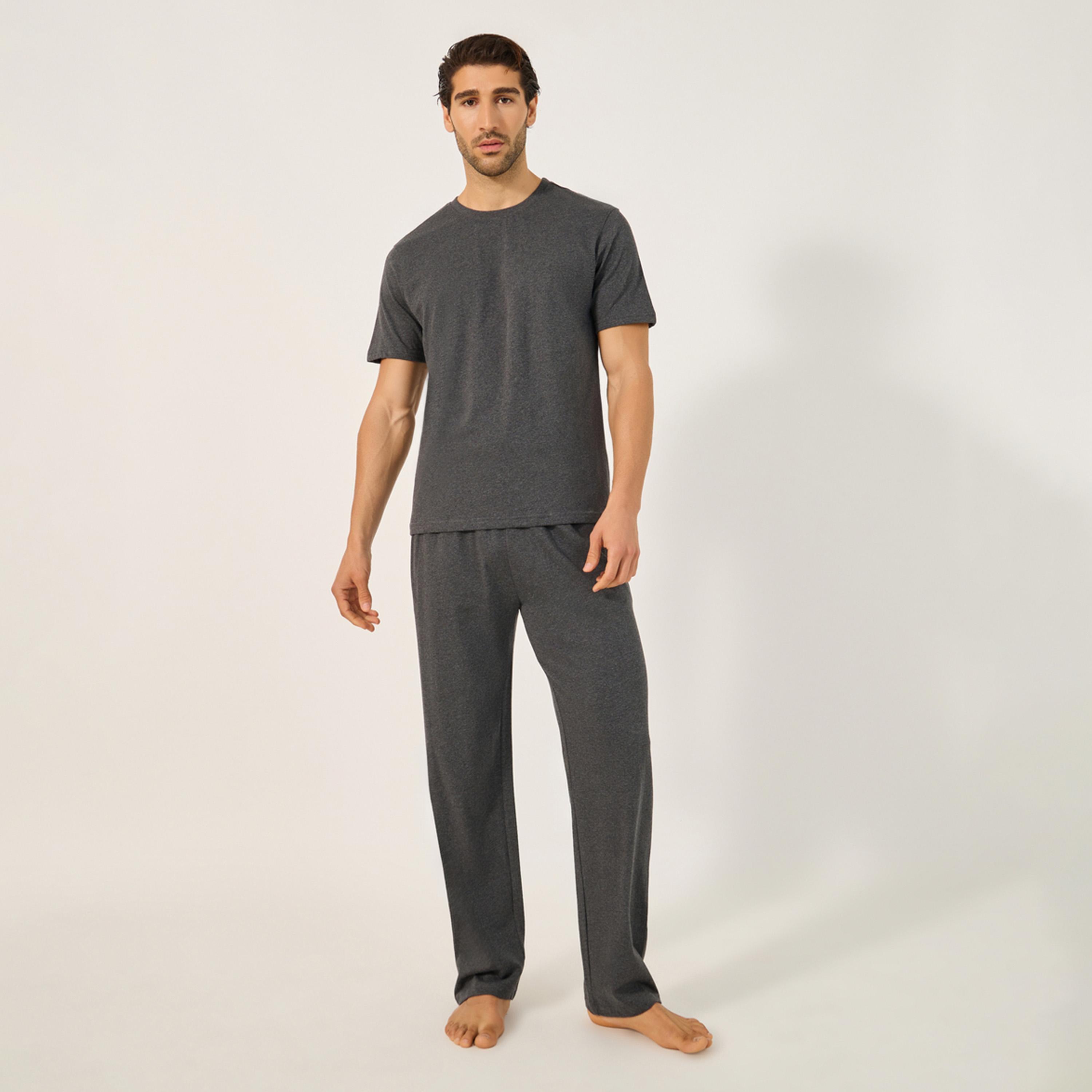 ستايلي - أنوايند طقم قطعتين - تي شيرت سادة برقبة دائرية مع بنطال بيجامة-men-clothing-nightwear-sets-image-2