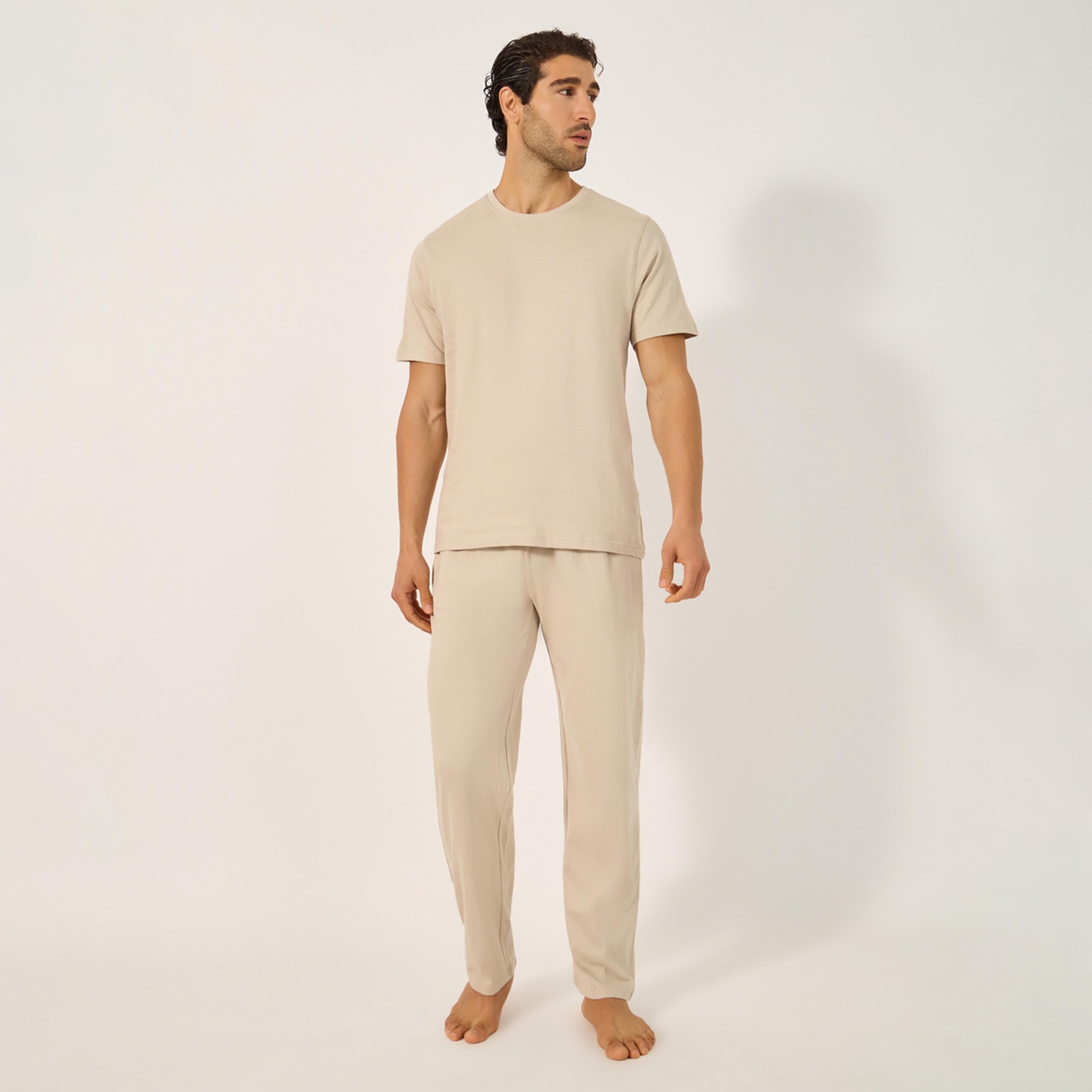 ستايلي - أنوايند طقم قطعتين - تي شيرت سادة برقبة دائرية مع بنطال بيجامة-men-clothing-nightwear-sets-image-7