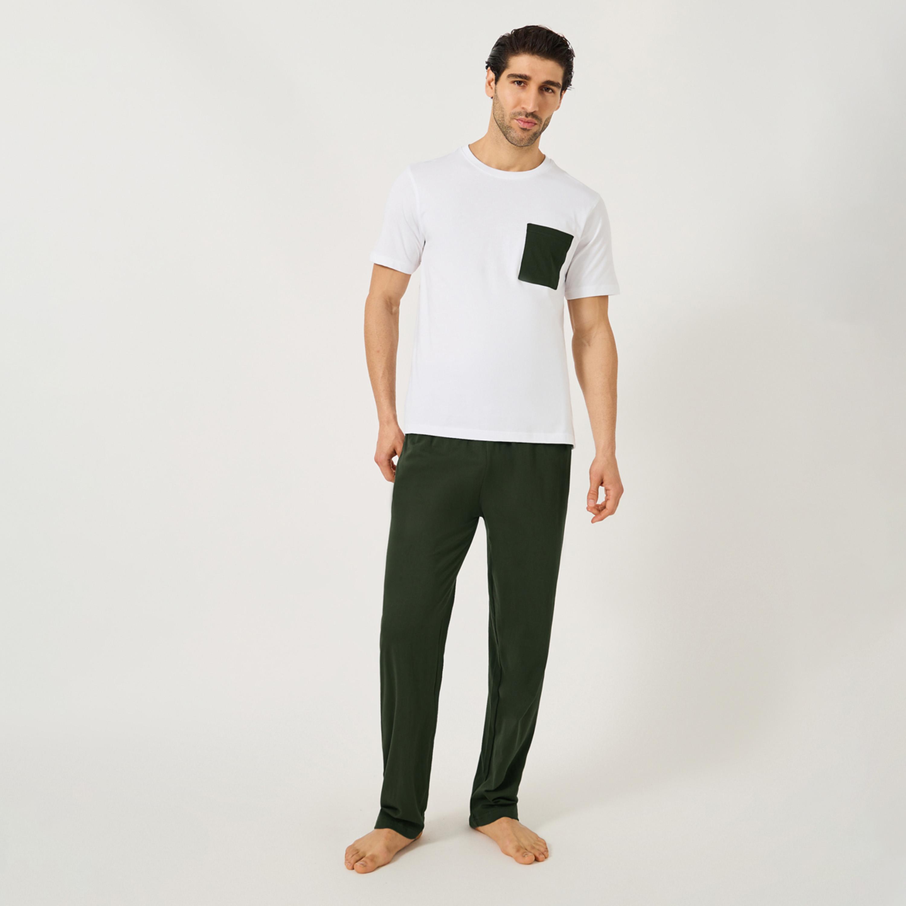 ستايلي - طقم تي شيرت بجيب متباين اللون مع بنطال بيجامة-men-clothing-nightwear-sets-image-1