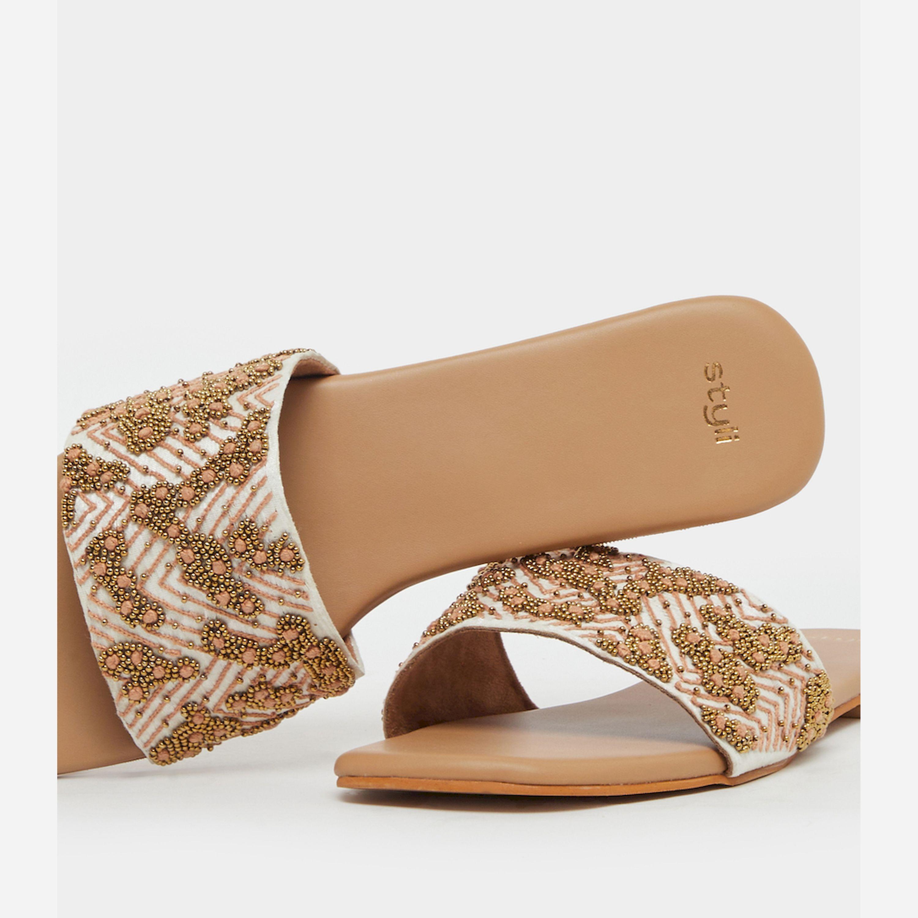 ستايلي - صندل مسطح سهل الارتداء ومزين-women-shoes-sandals-flats-image-3