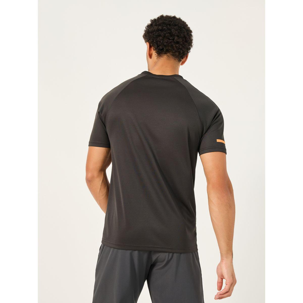 تيشيرت رياضي للتدريب بأكمام ريجلان-men-clothing-sportswearandactivewear-tshirtsandpolos-image-4