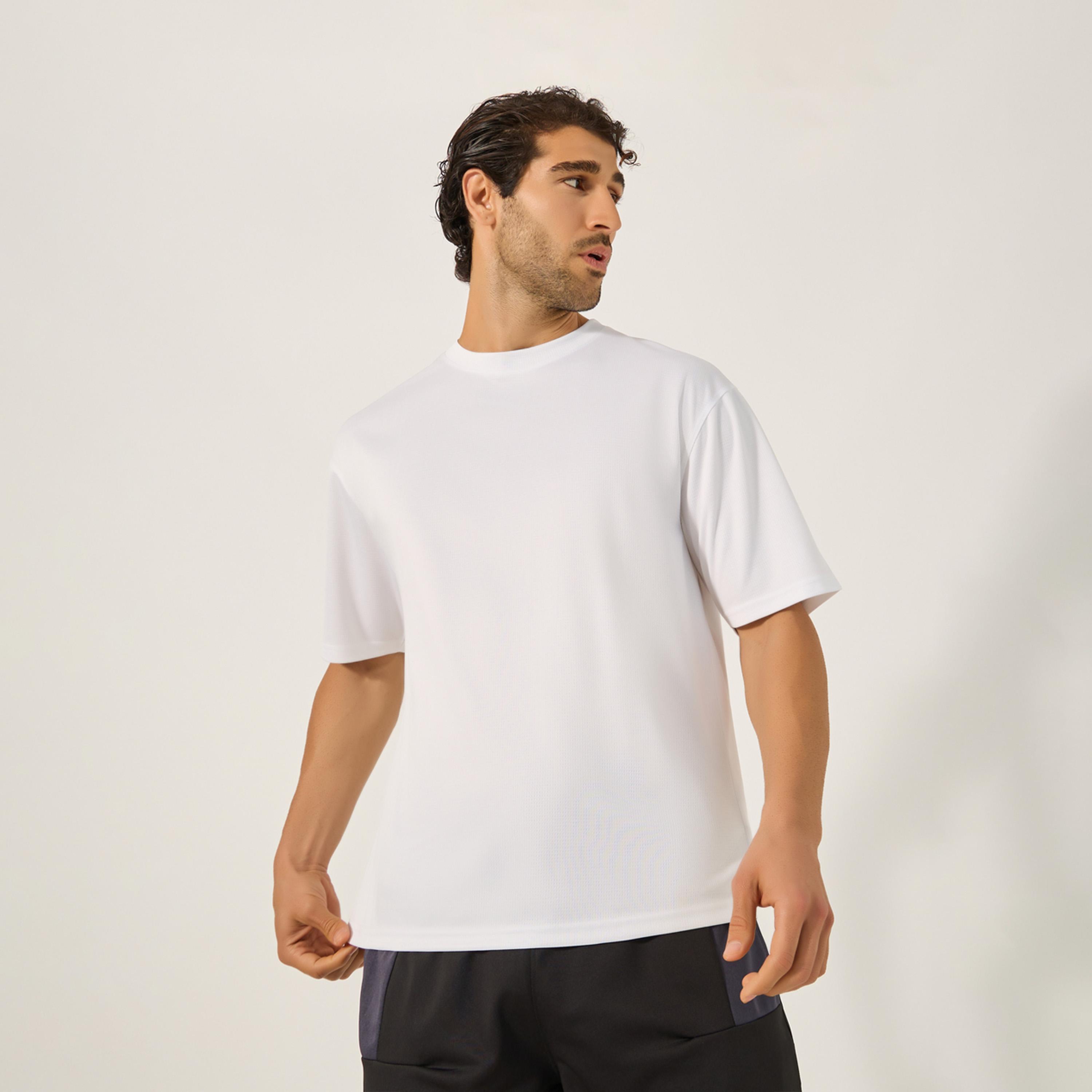 ستايلي - تي شيرت رياضي كبير الحجم برقبة دائرية وطبعة شعار-men-clothing-sportswearandactivewear-tshirtsandpolos-image-2