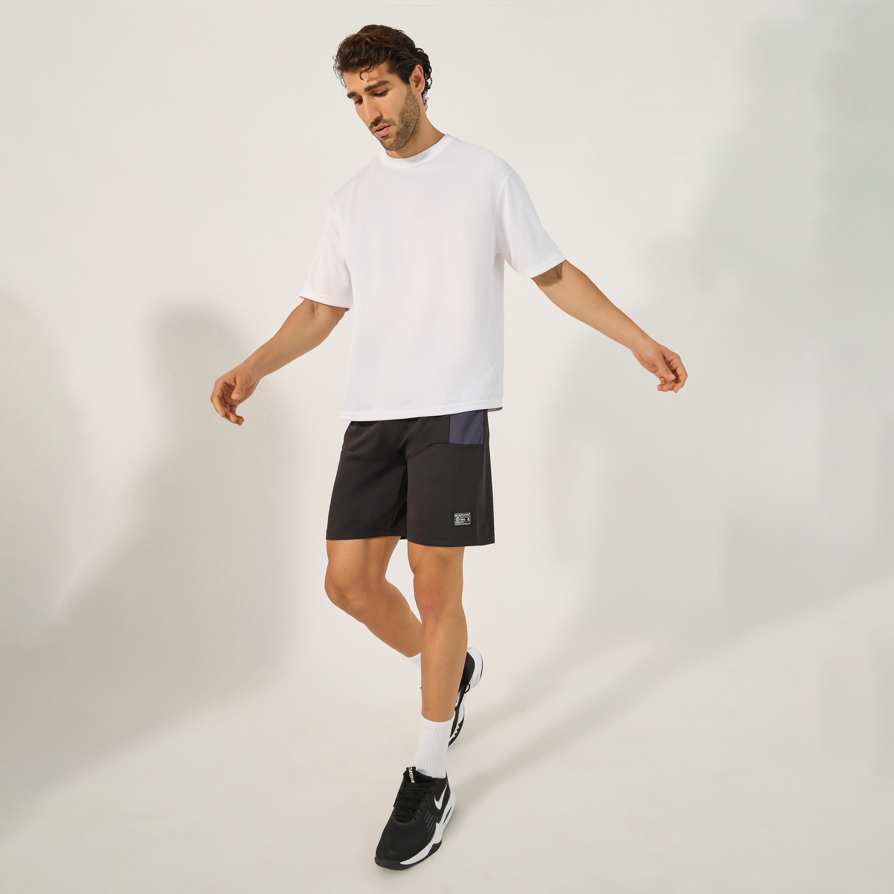 ستايلي - تي شيرت رياضي كبير الحجم برقبة دائرية وطبعة شعار-men-clothing-sportswearandactivewear-tshirtsandpolos-image-3