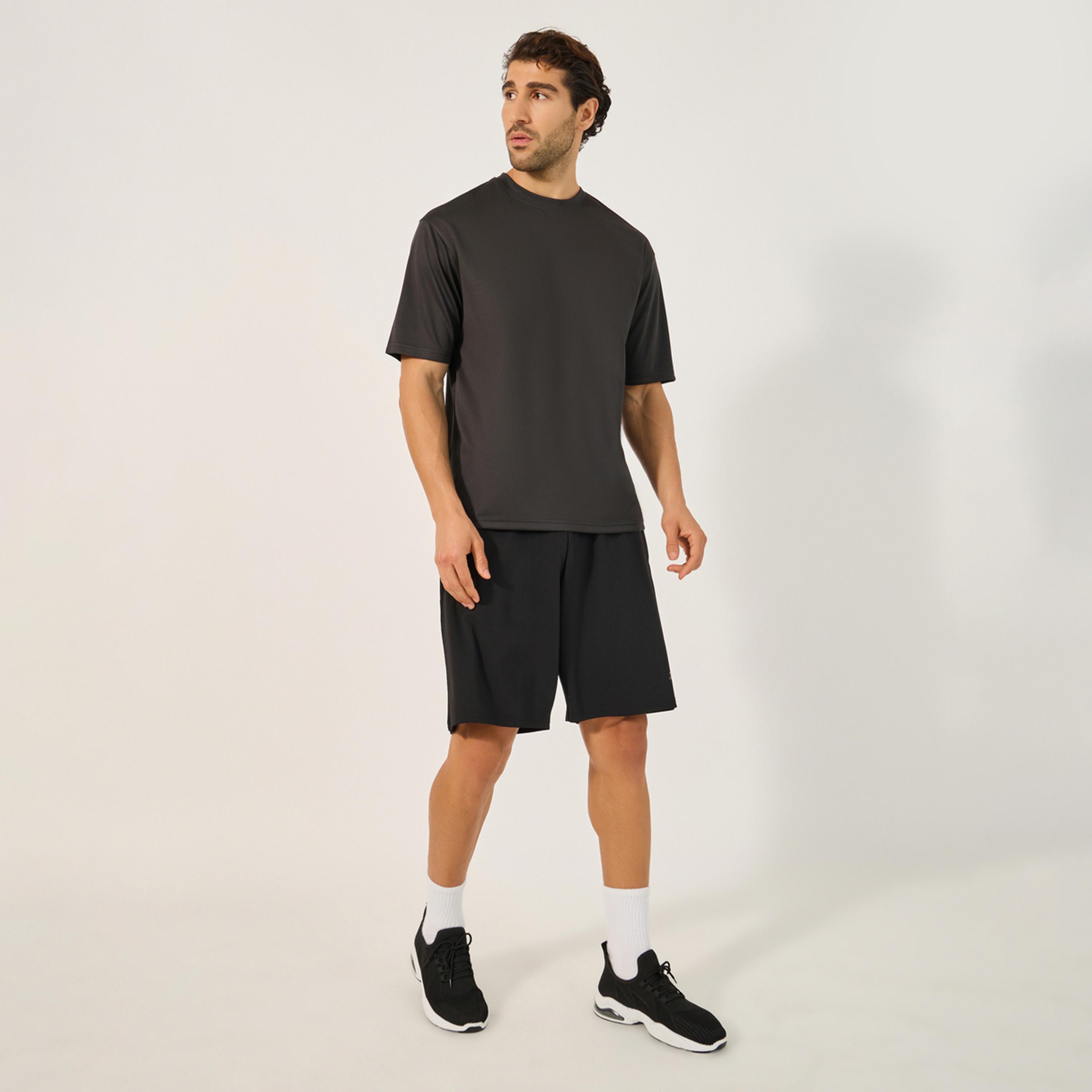 ستايلي - تي شيرت رياضي كبير الحجم برقبة دائرية وطبعة شعار-men-clothing-sportswearandactivewear-tshirtsandpolos-image-4