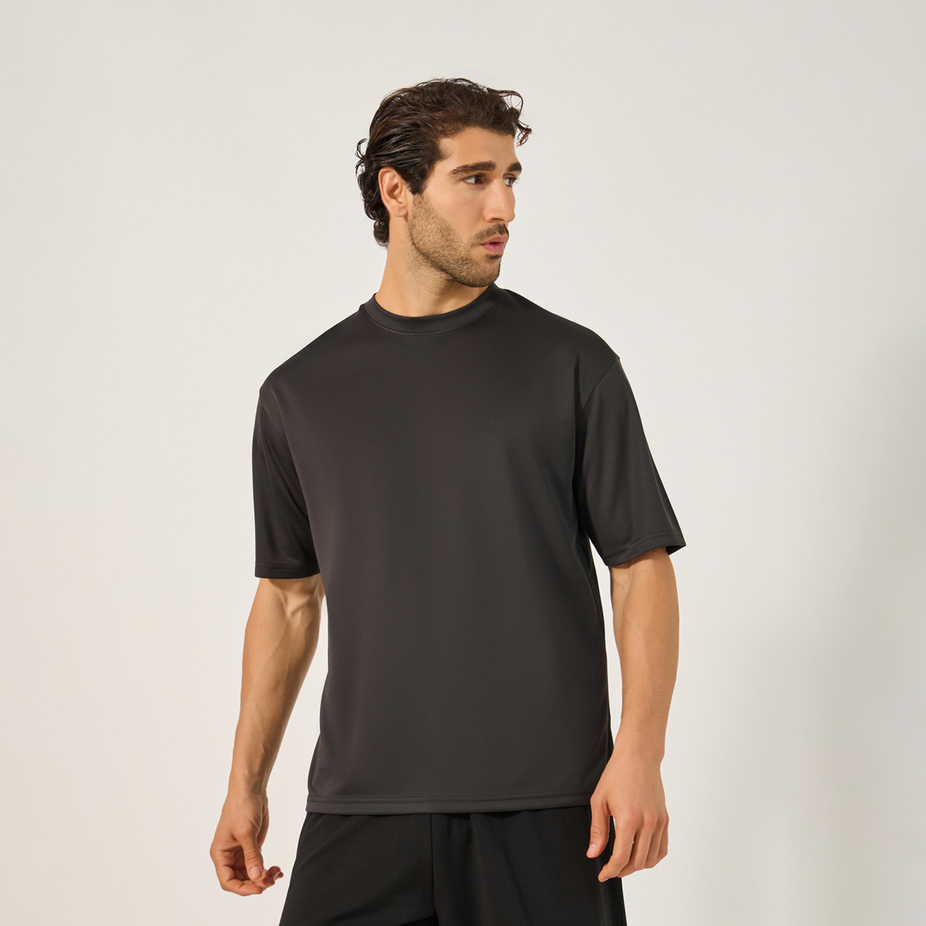 ستايلي - تي شيرت رياضي كبير الحجم برقبة دائرية وطبعة شعار-men-clothing-sportswearandactivewear-tshirtsandpolos-image-3