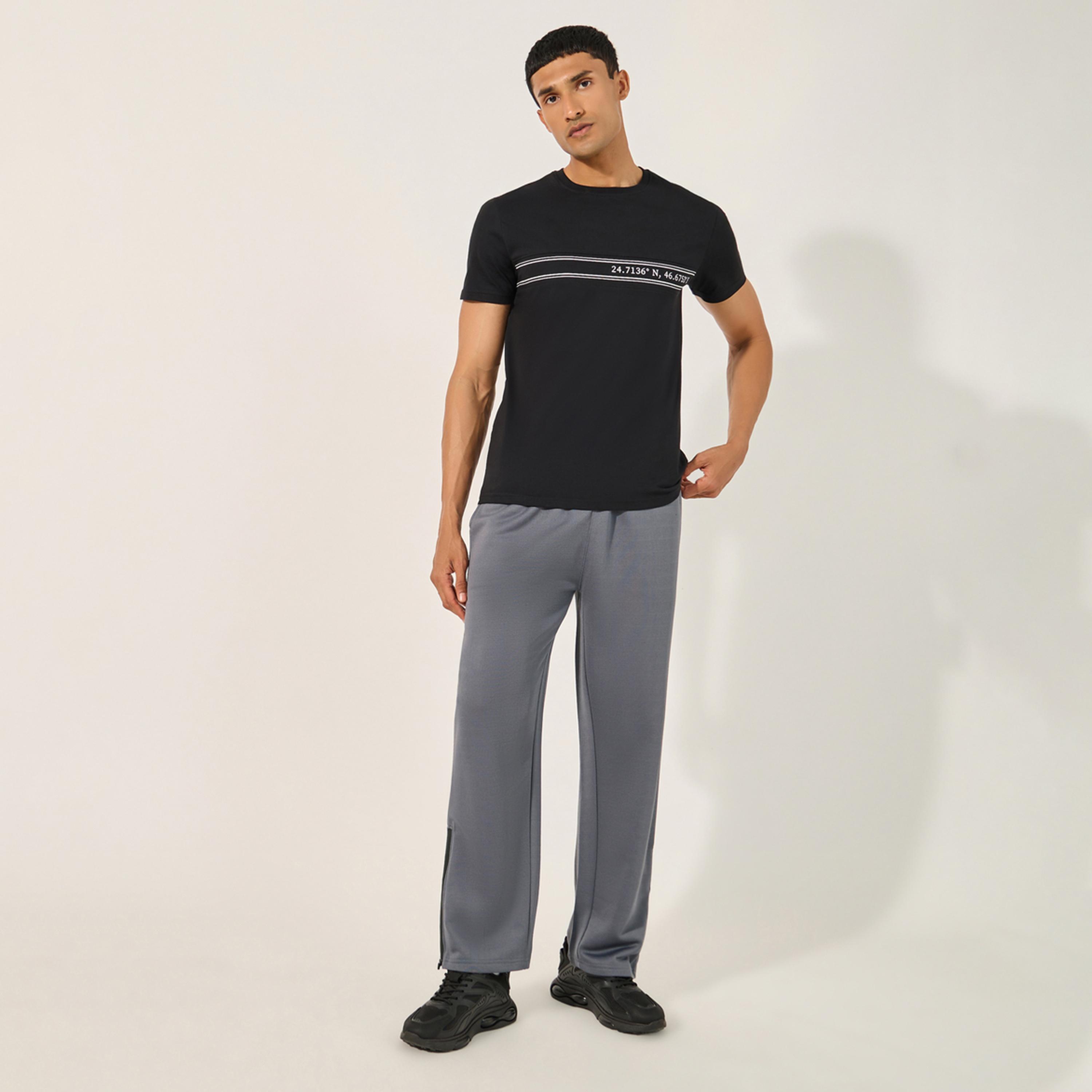 ستايلي - بنطال رياضي مريح مع تفاصيل سحاب وفتحة جانبية-men-clothing-sportswearandactivewear-bottoms-image-2