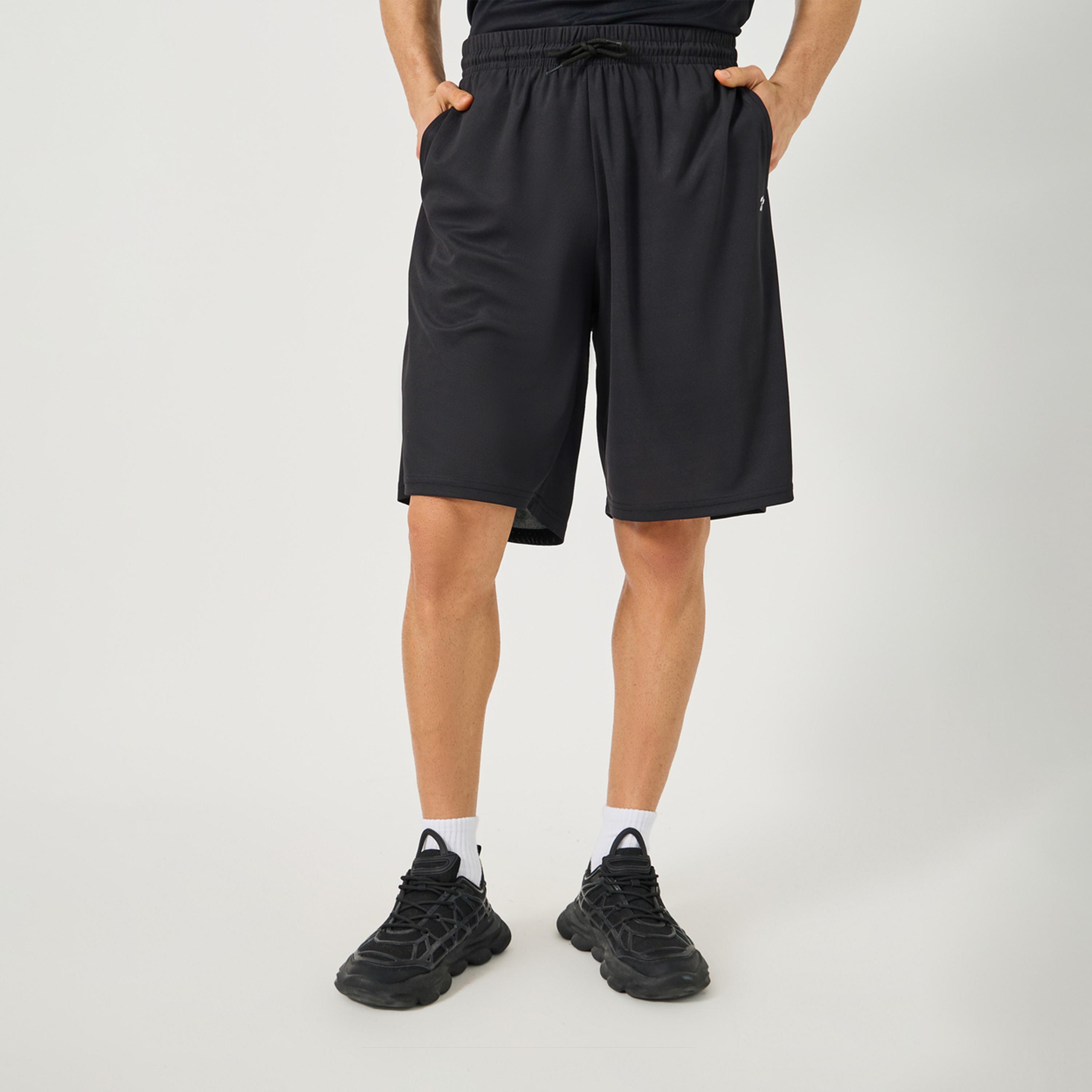 ستايلي - طقم تي شيرت وشورت رياضي برقبة دائرية بشعار كبير الحجم-men-clothing-sportswearandactivewear-tracksuits-image-5