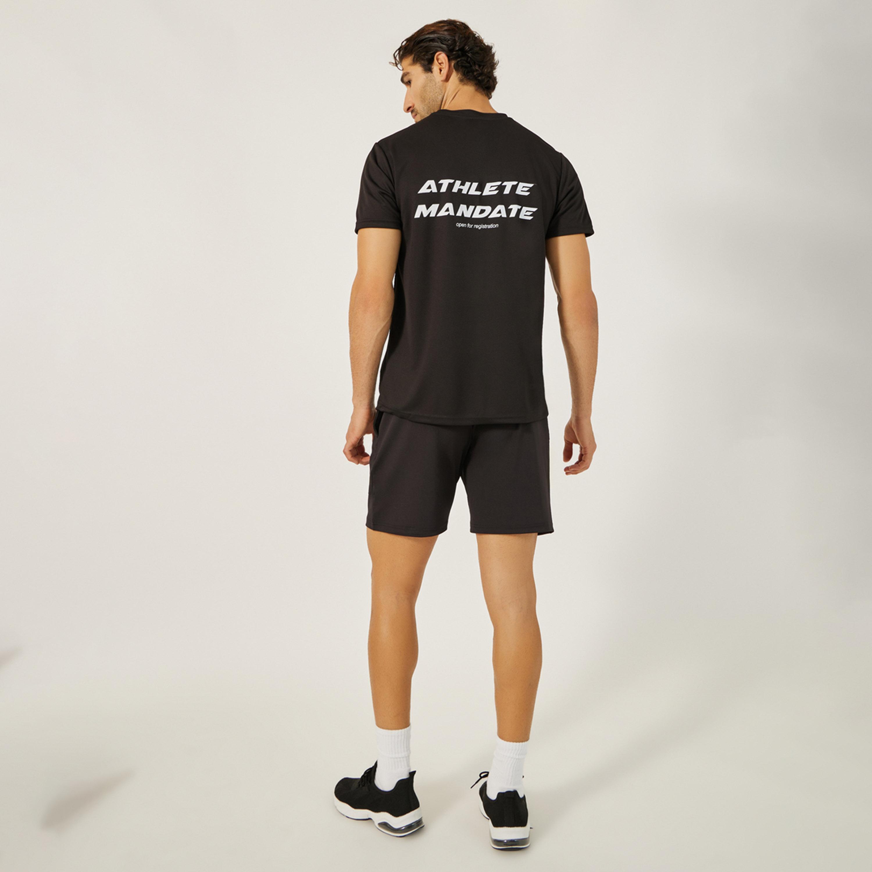 ستايلي - طقم تي شيرت مطبوع بأكمام قصيرة مع شورت-men-clothing-sportswearandactivewear-tracksuits-image-4