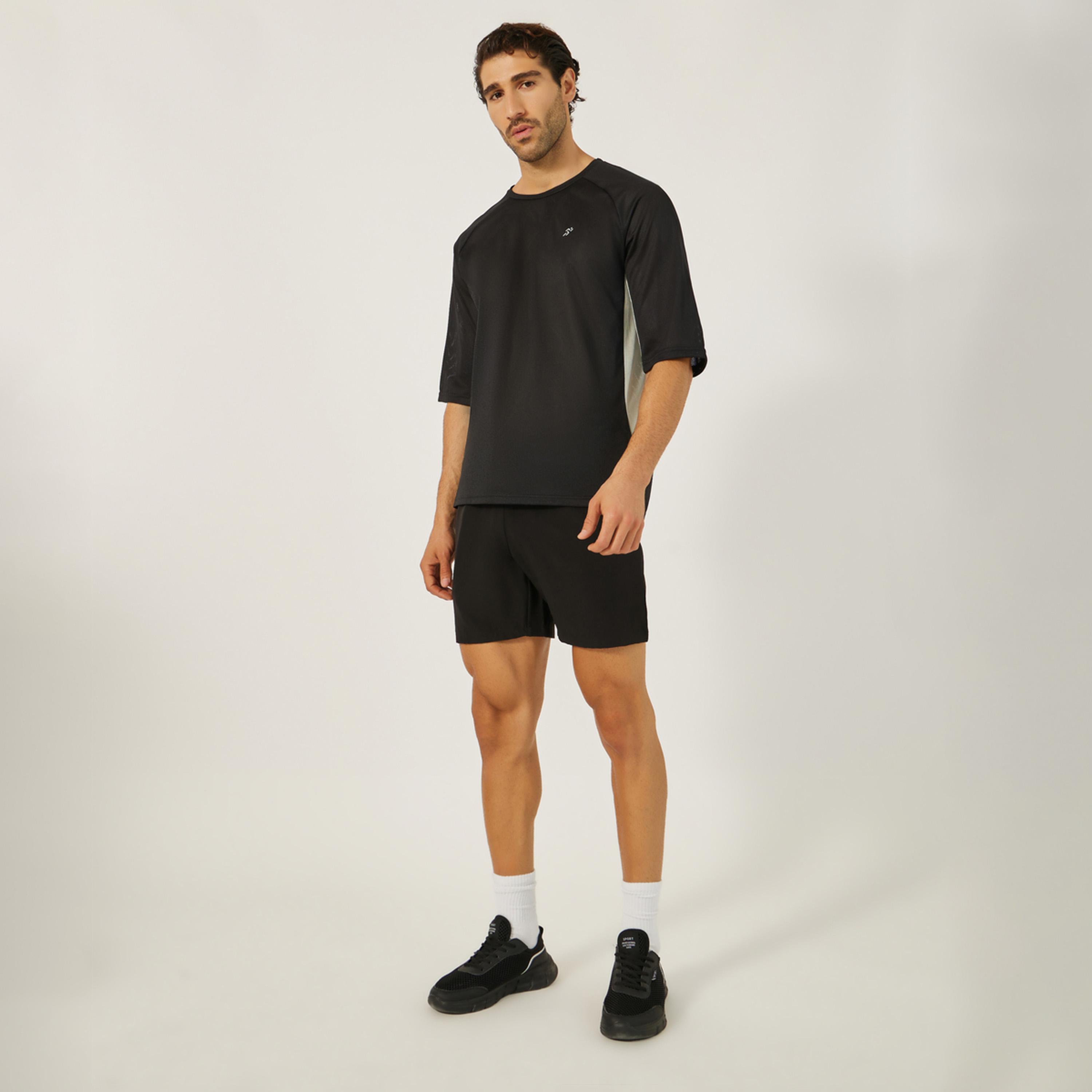 ستايلي - شورت تدريبي بطبعة عاكسة للظهر مع جيوب-men-clothing-sportswearandactivewear-bottoms-shorts-image-2