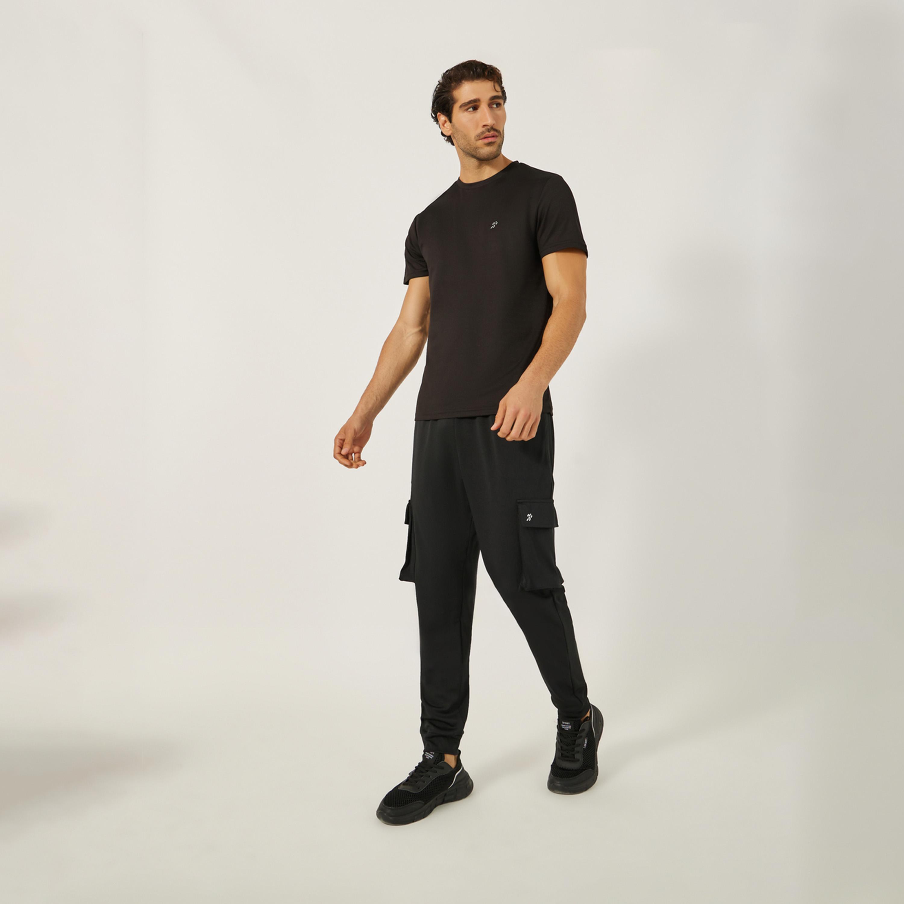 ستايلي - بنطال رياضي كارغو مطاطي محبوك بقصة ضيقة-men-clothing-sportswearandactivewear-bottoms-joggers-image-2
