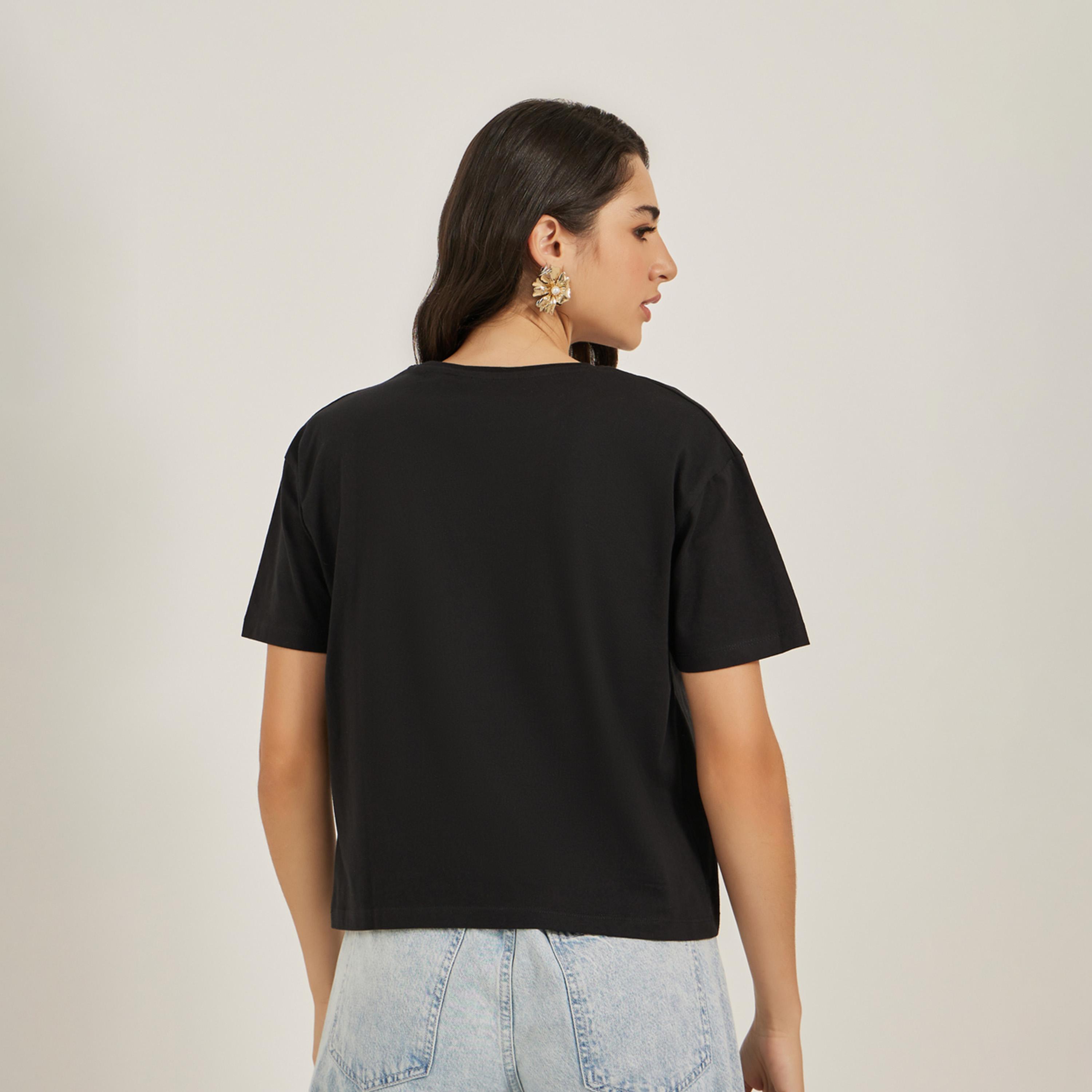 ستايلي - تي شيرت بأكمام قصيرة ورقبة دائرية وجيب كروشيه-women-clothing-tshirts-image-5