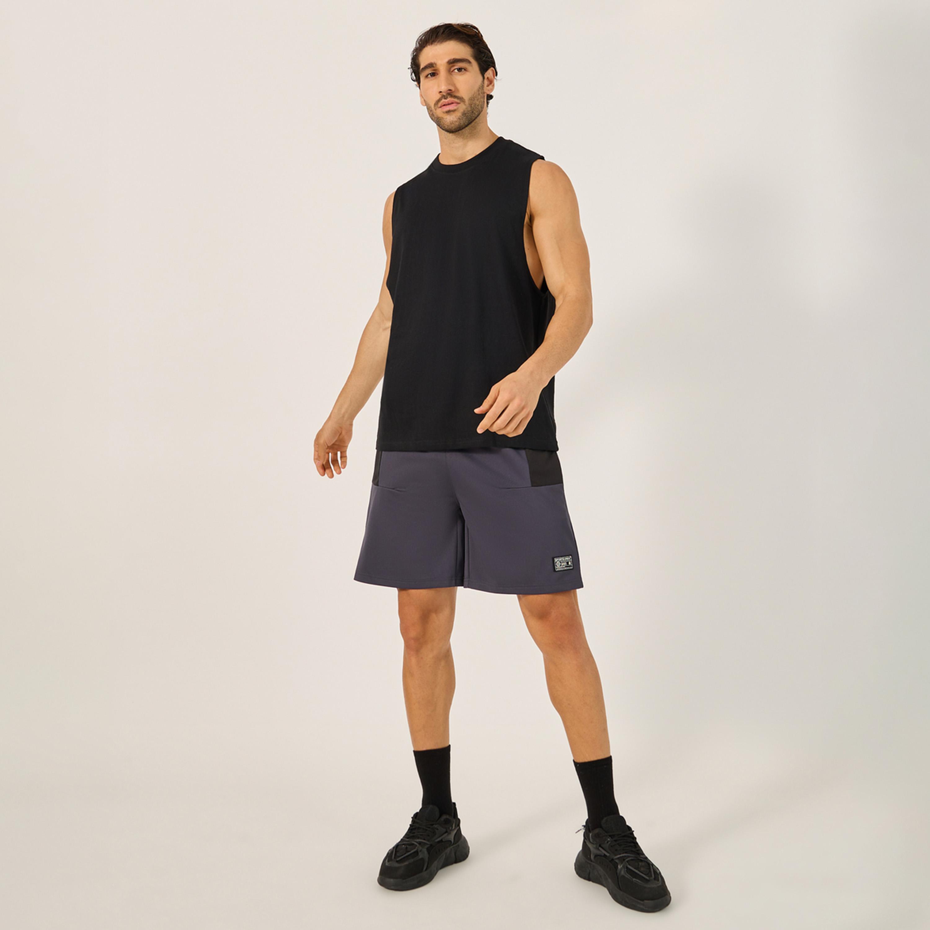 ستايلي - تي شيرت جرافيكي بدون أكمام بفتحة أكمام منسدلة وطبعة خلفية-men-clothing-sportswearandactivewear-tshirtsandpolos-image-3