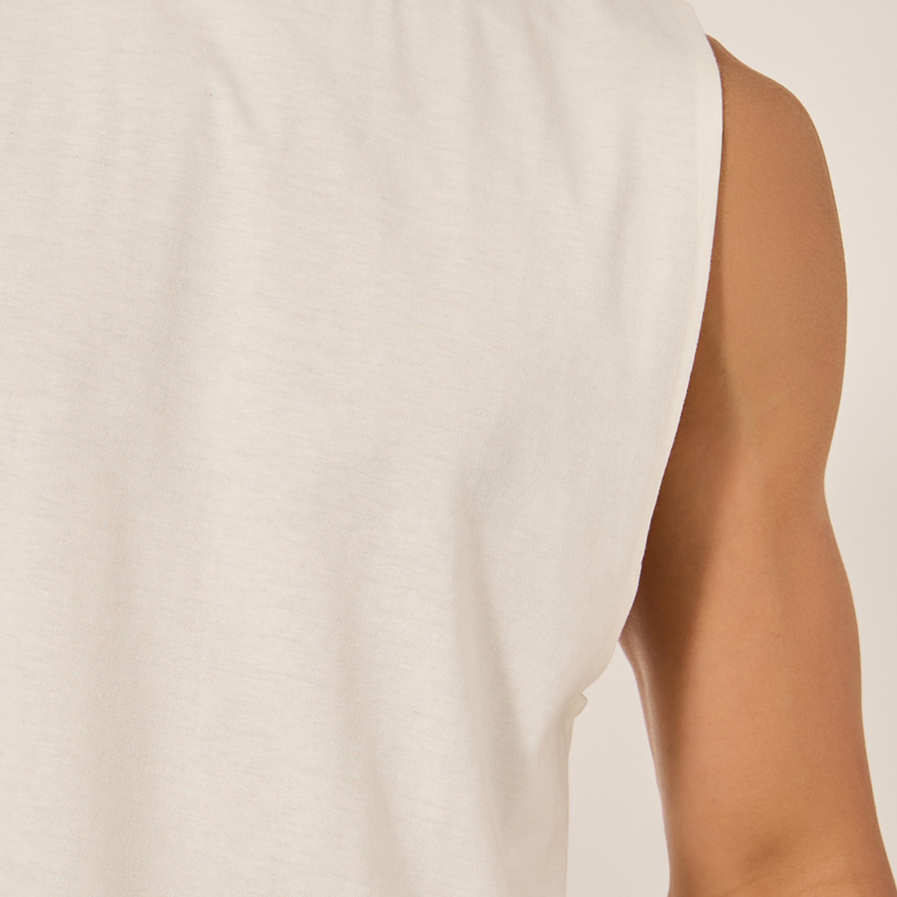 ستايلي-  تي شيرت بدون أكمام بفتحة أكمام منسدلة وطبعة جرافيكية من الخلف-men-clothing-sportswearandactivewear-tshirtsandpolos-image-3