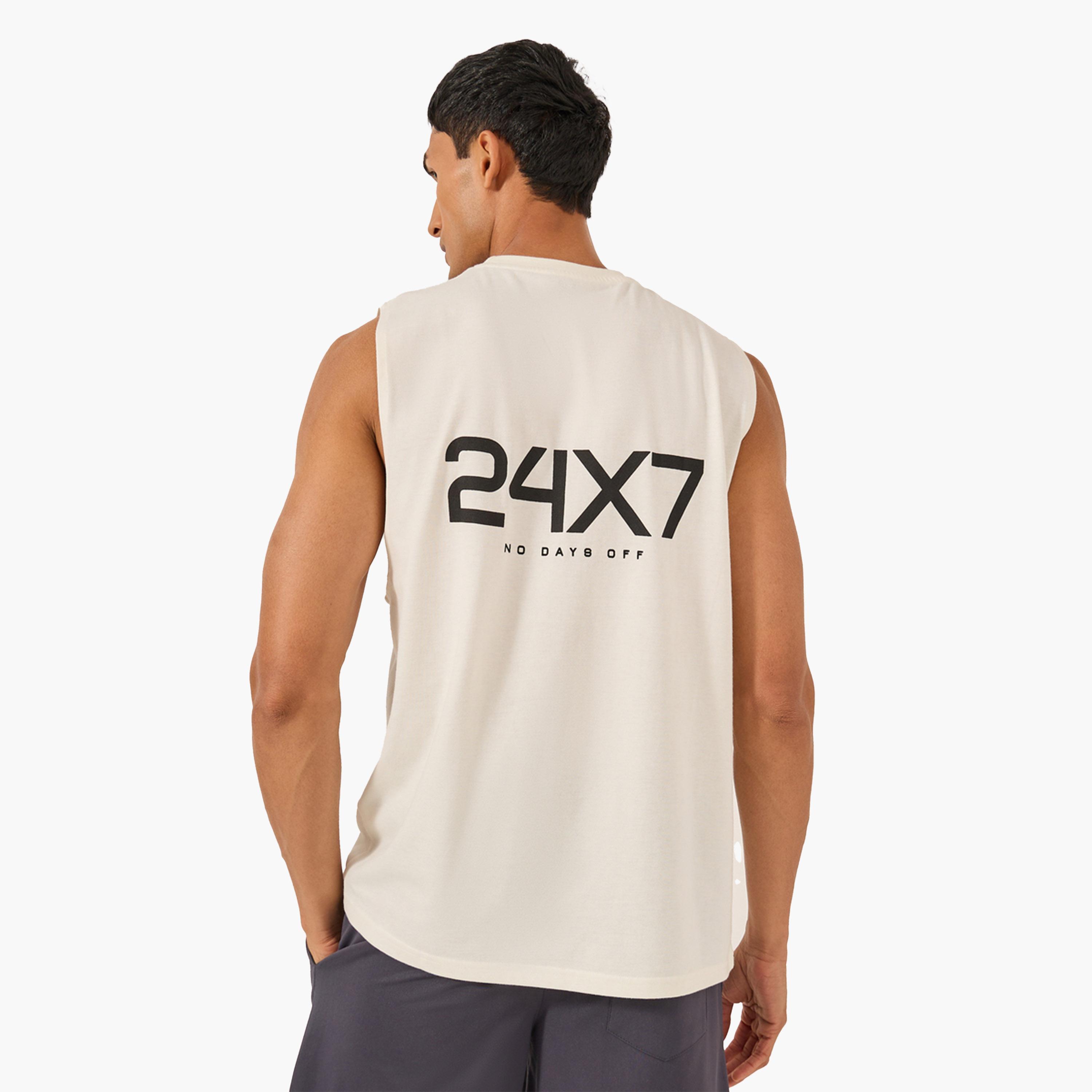 ستايلي-  تي شيرت بدون أكمام بفتحة أكمام منسدلة وطبعة جرافيكية من الخلف-men-clothing-sportswearandactivewear-tshirtsandpolos-image-4
