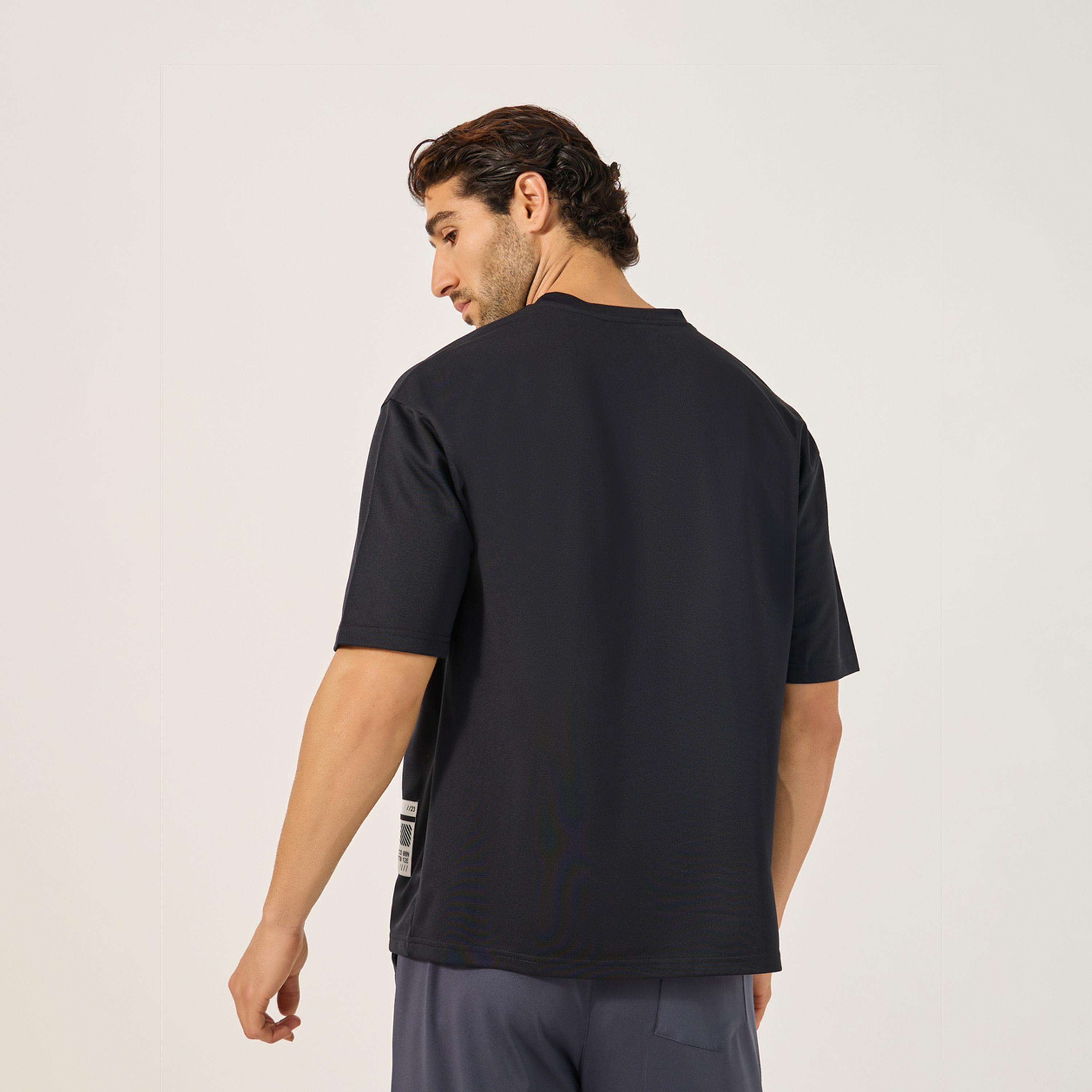 Styli Active Ultra Lightweight Textured Badge Detail T-Shirt-men-clothing-sportswearandactivewear-tshirtsandpolos-image-4