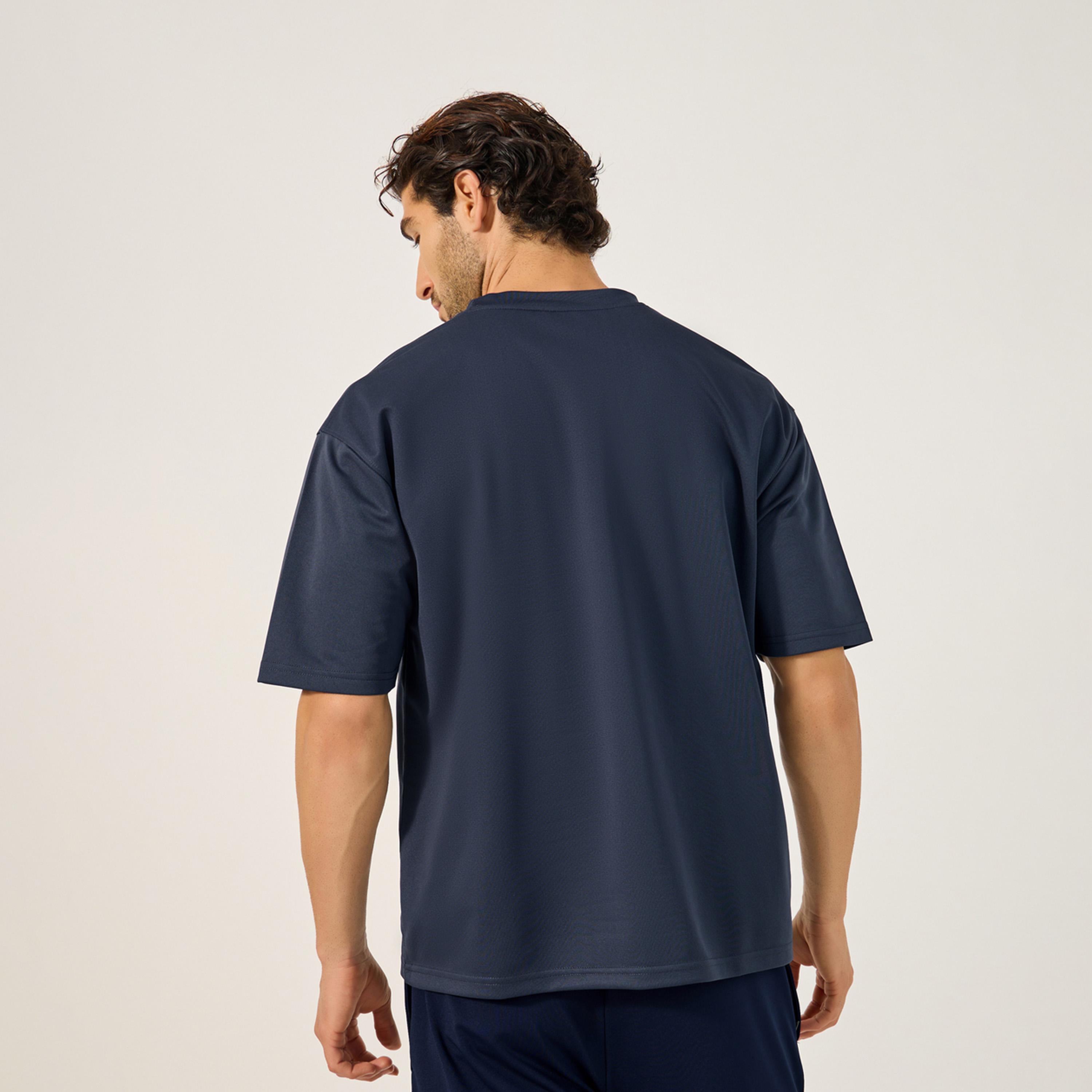 Styli Active Ultra Lightweight Textured Badge Detail T-Shirt-men-clothing-sportswearandactivewear-tshirtsandpolos-image-4