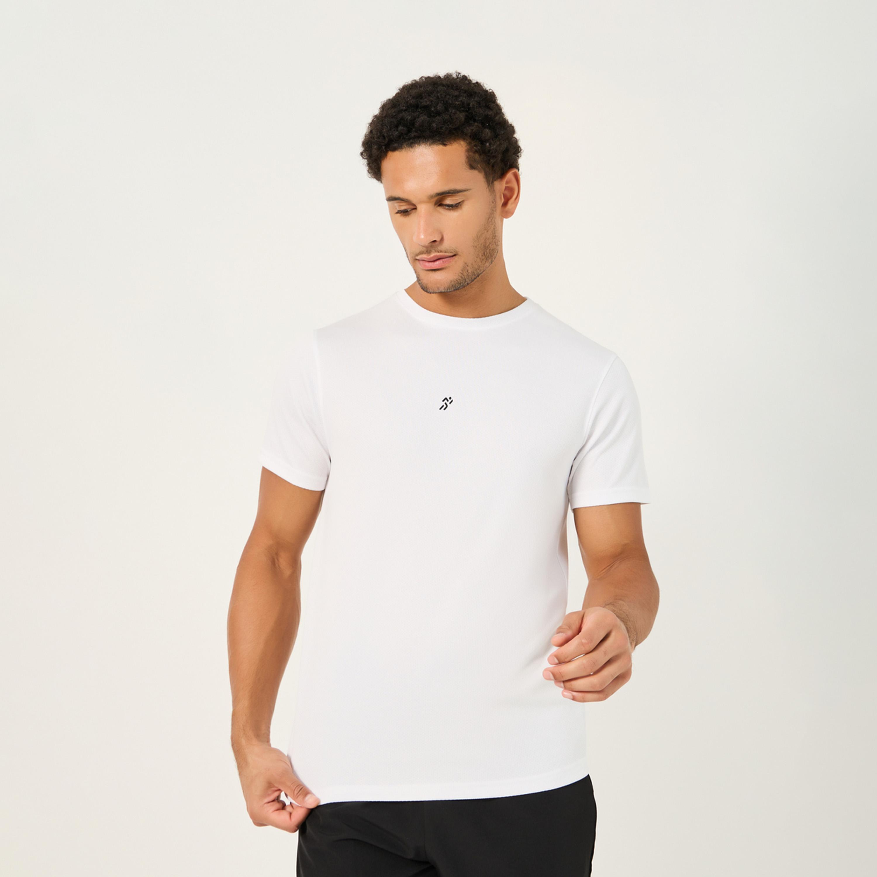 ستايلي - تي شيرت بطباعة شعار وتفاصيل مخططة من الخلف-men-clothing-sportswearandactivewear-tshirtsandpolos-image-1