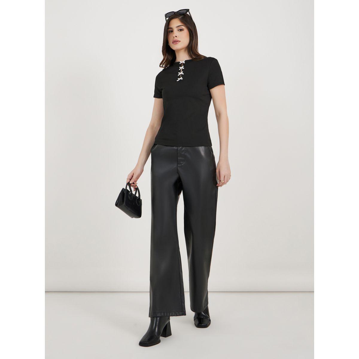 تيشيرت مُجسم بياقة دائرية وتفاصيل فيونكة-women-clothing-tshirts-image-2