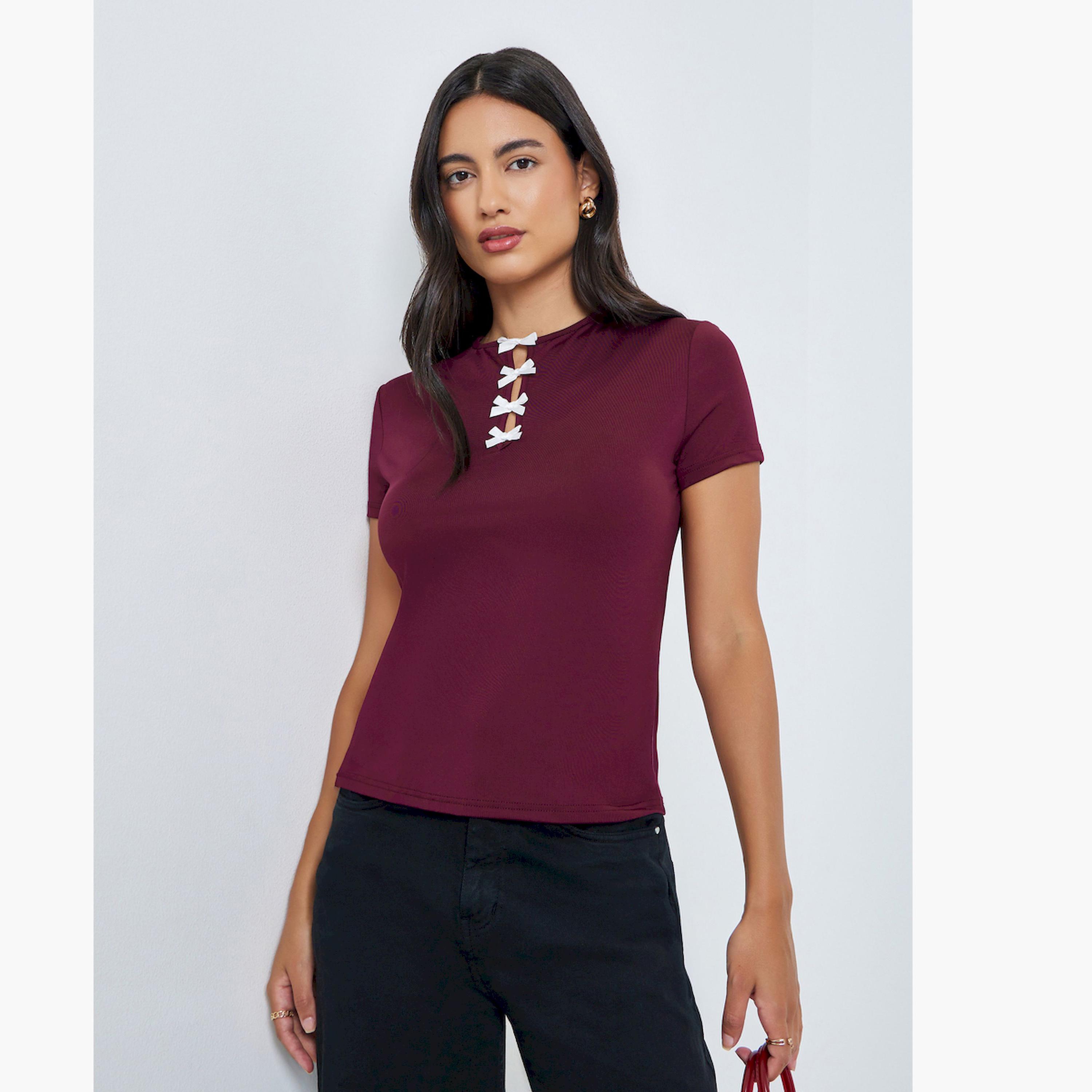 ستايلي - تيشيرت ضيق لون برغندي مزين بشريط-women-clothing-tshirts-image-1