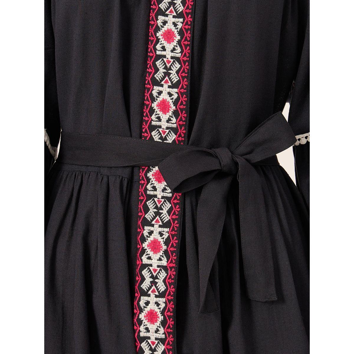 فستان طويل بتفاصيل مُطرّزة وأكمام طويلة-women-clothing-dresses-image-4