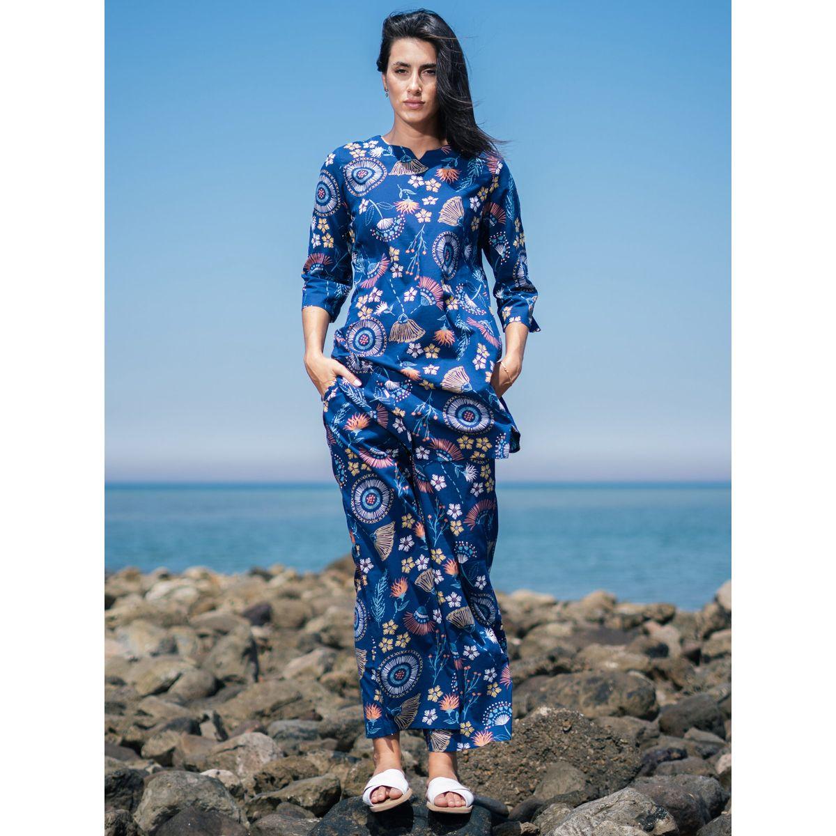 طقم منسق من بنطال وبلوزة مطبعة بالكامل-women-clothing-coordsets-image-1