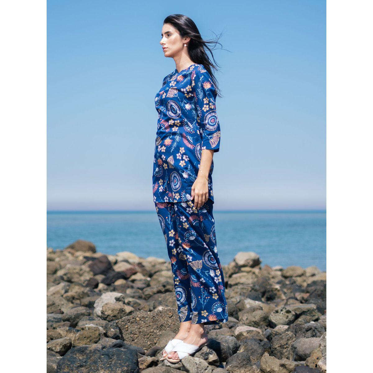 طقم منسق من بنطال وبلوزة مطبعة بالكامل-women-clothing-coordsets-image-4