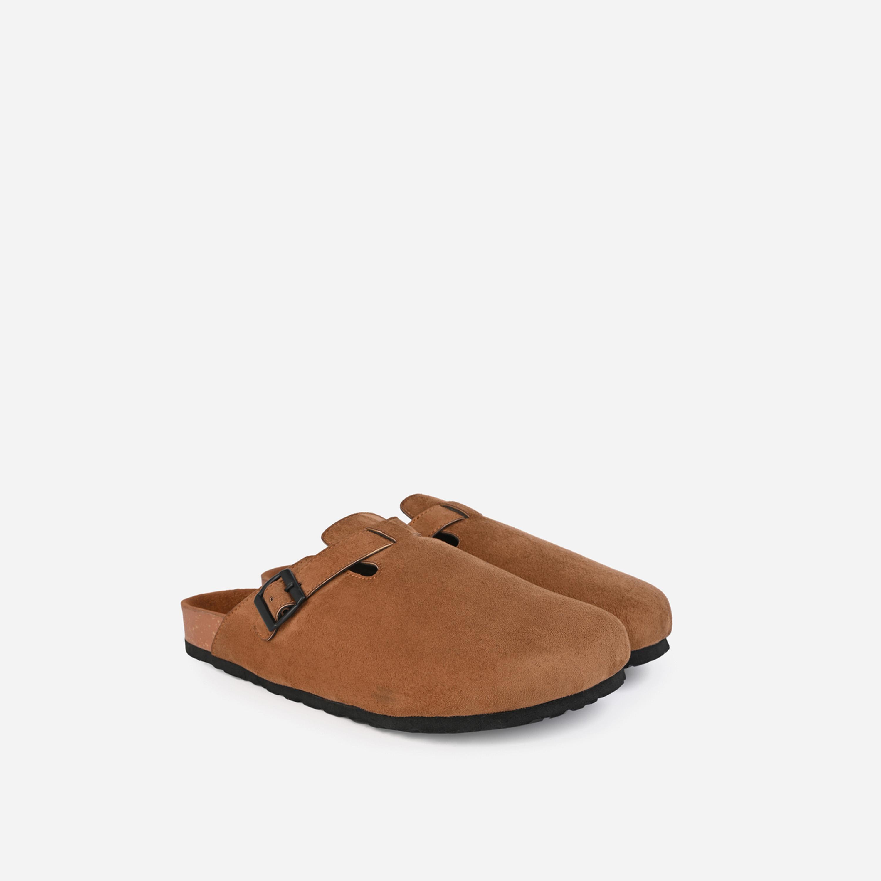 ستايلي - شبشب من جلد سويد مخملي مع تفاصيل مشبك-men-shoes-loafersandmoccasins-image-2
