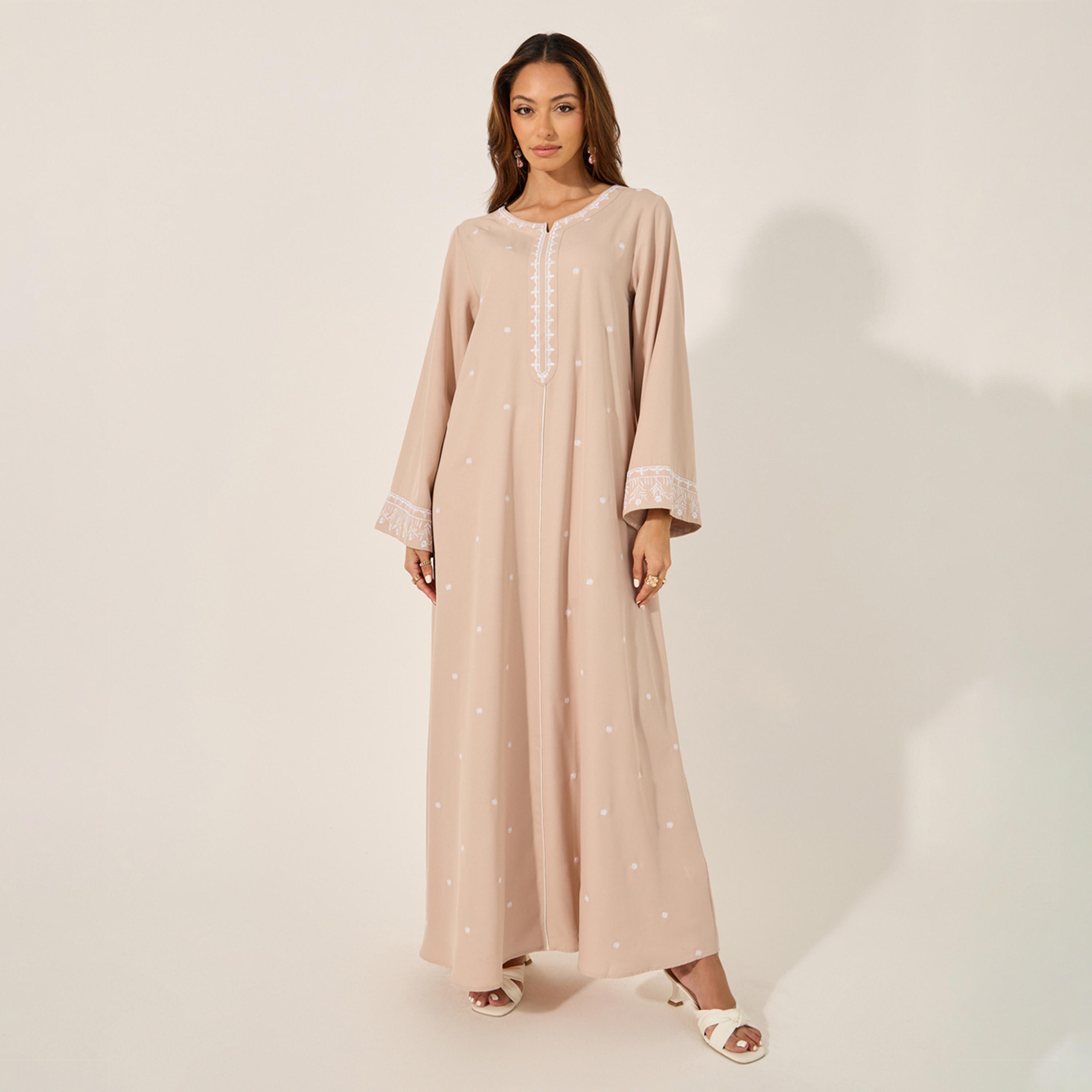 Amirah X Styli Embroidered Notch Neck A-Line Jalabiya-women-arabicclothing-jalabiyas-image-2