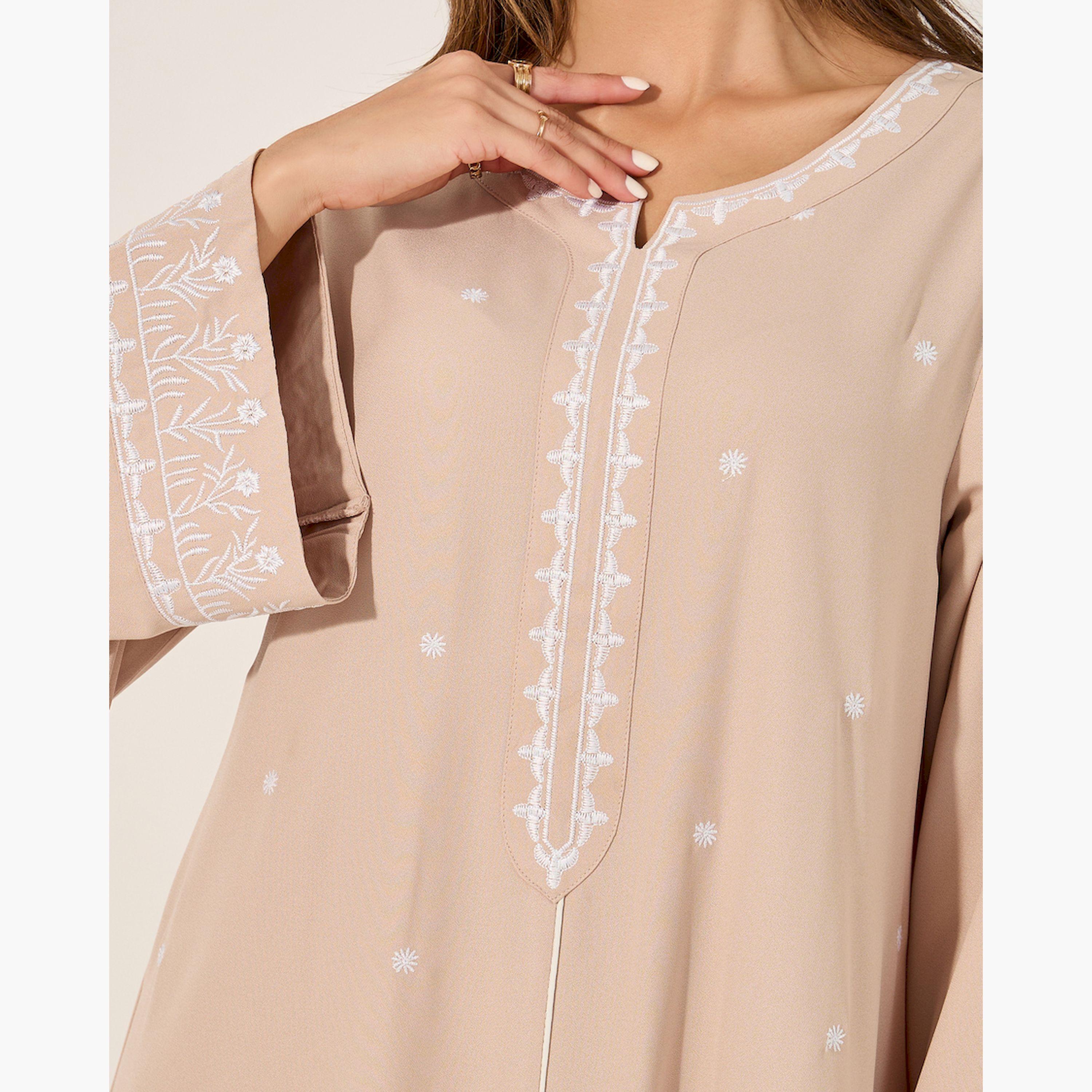 Amirah X Styli Embroidered Notch Neck A-Line Jalabiya-women-arabicclothing-jalabiyas-image-4
