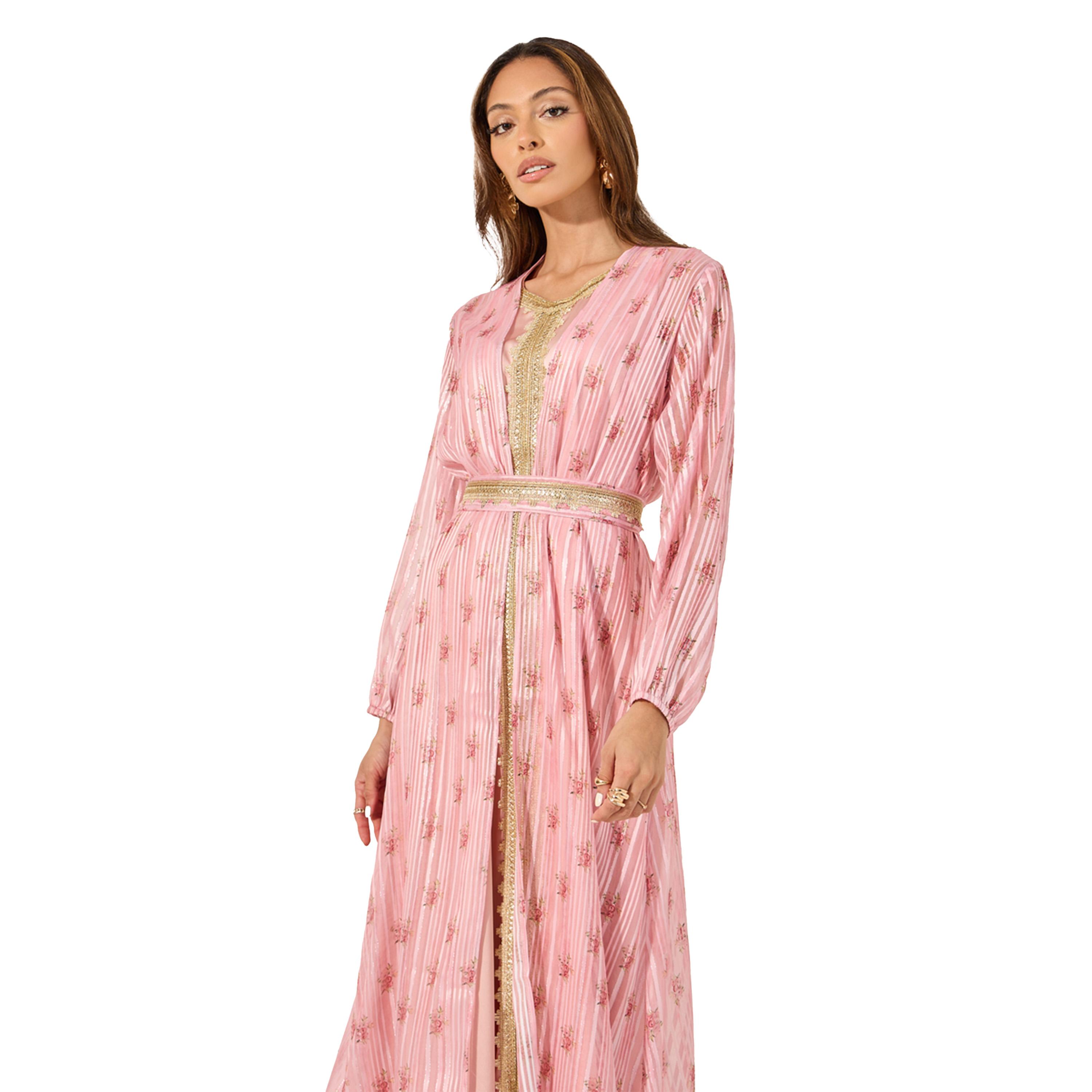 ستايلي - قفطان مورد بحزام وحواف دانتيل مع فستان داخلي من الساتان-women-arabicclothing-kaftan-image-3