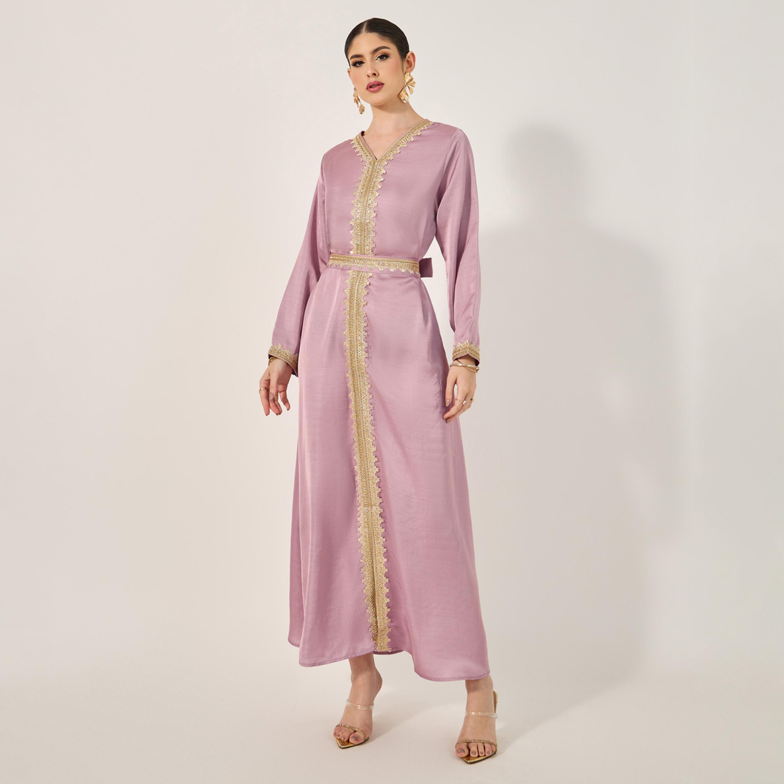 ستايلي - قفطان مطرز مع حزام وفتحة رقبة V وقصّة A-women-arabicclothing-kaftan-image-1