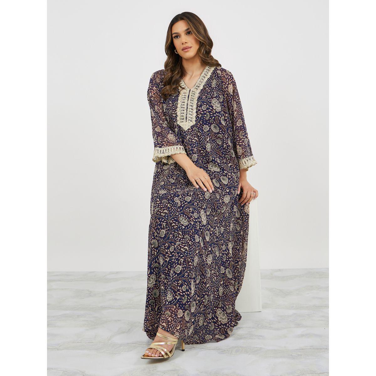 جلابية بطبعة كاملة ورقبة على شكل حرف V مع تفاصيل من الدانتيل-women-arabicclothing-jalabiyas-image-7