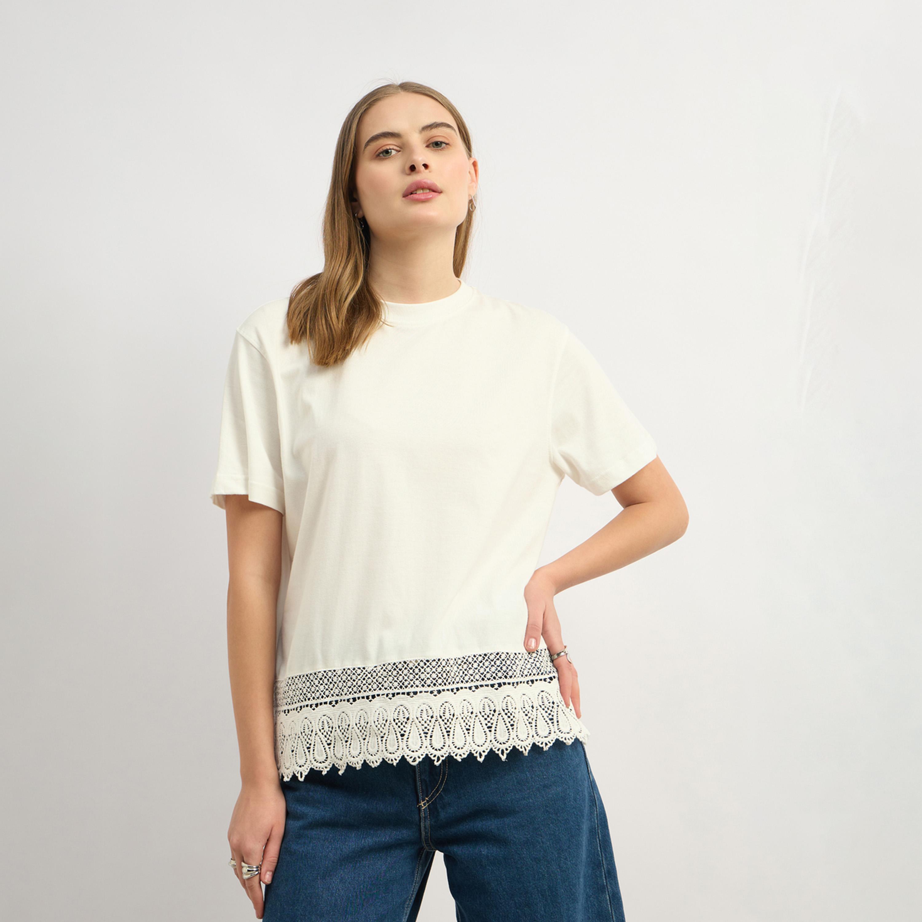 ستايلي - تي شيرت مربع ذو رقبة مستديرة وحافة دانتيل-women-clothing-tshirts-image-2