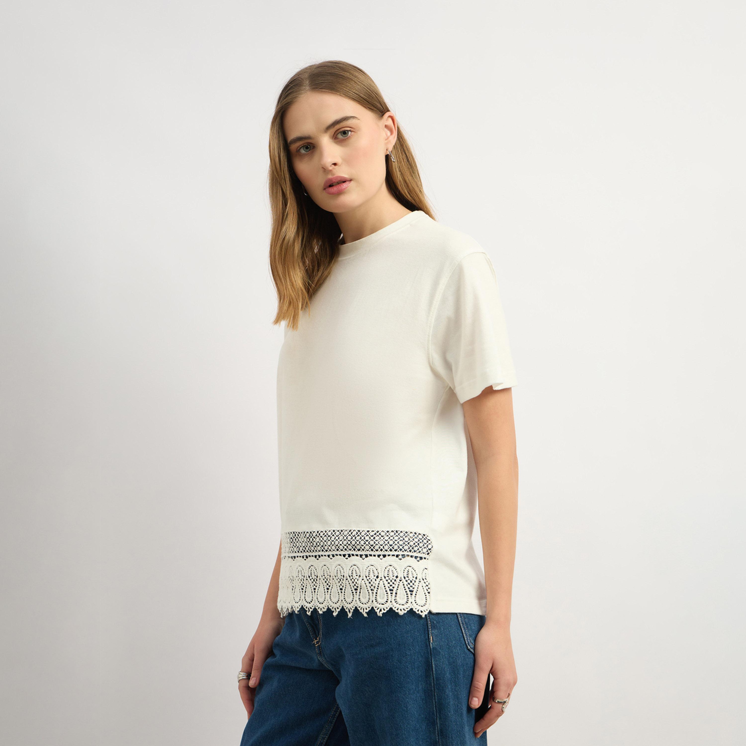 ستايلي - تي شيرت مربع ذو رقبة مستديرة وحافة دانتيل-women-clothing-tshirts-image-3