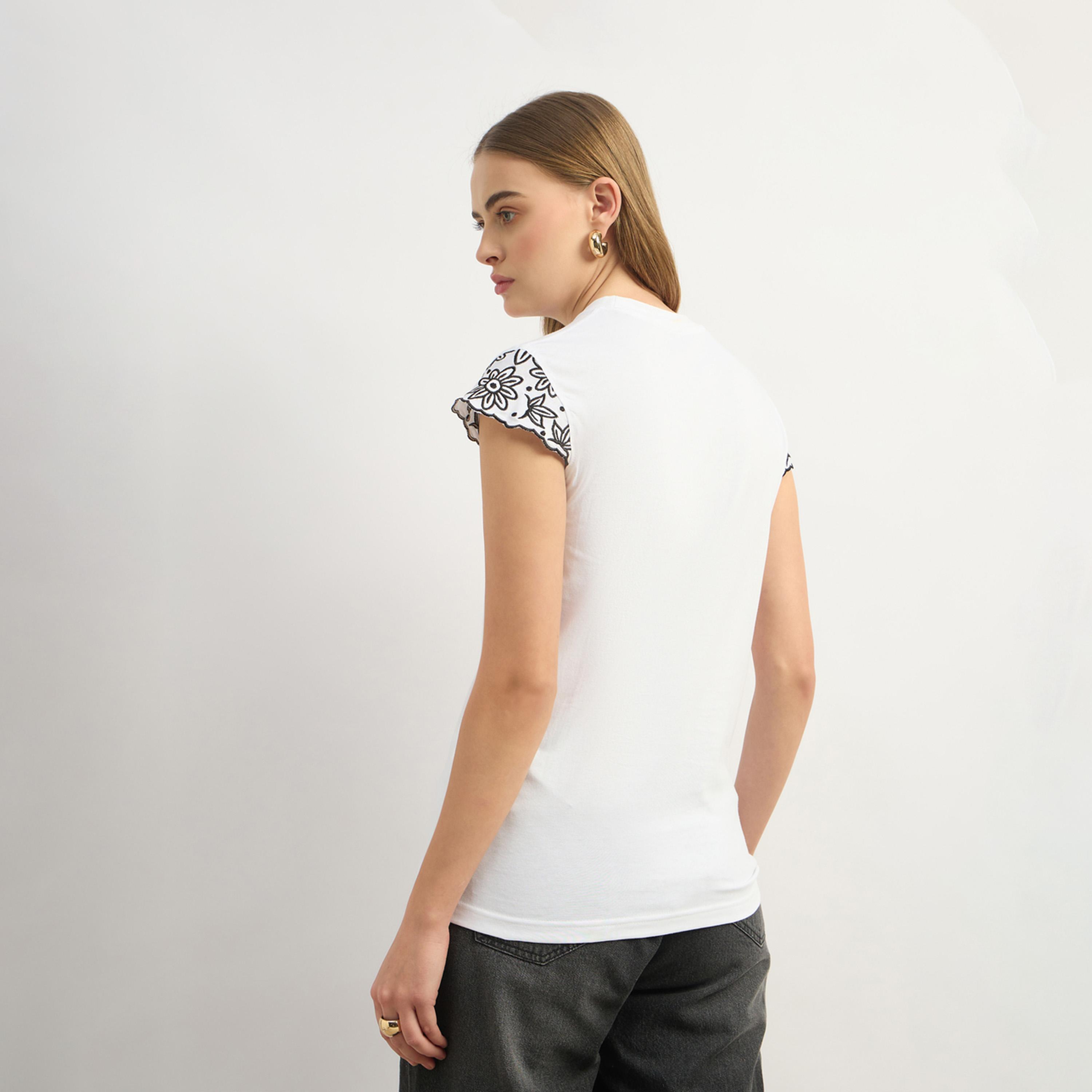 ستايلي - تي شيرت مطرز بأكمام قصيرة ورقبة دائرية-women-clothing-tshirts-image-5