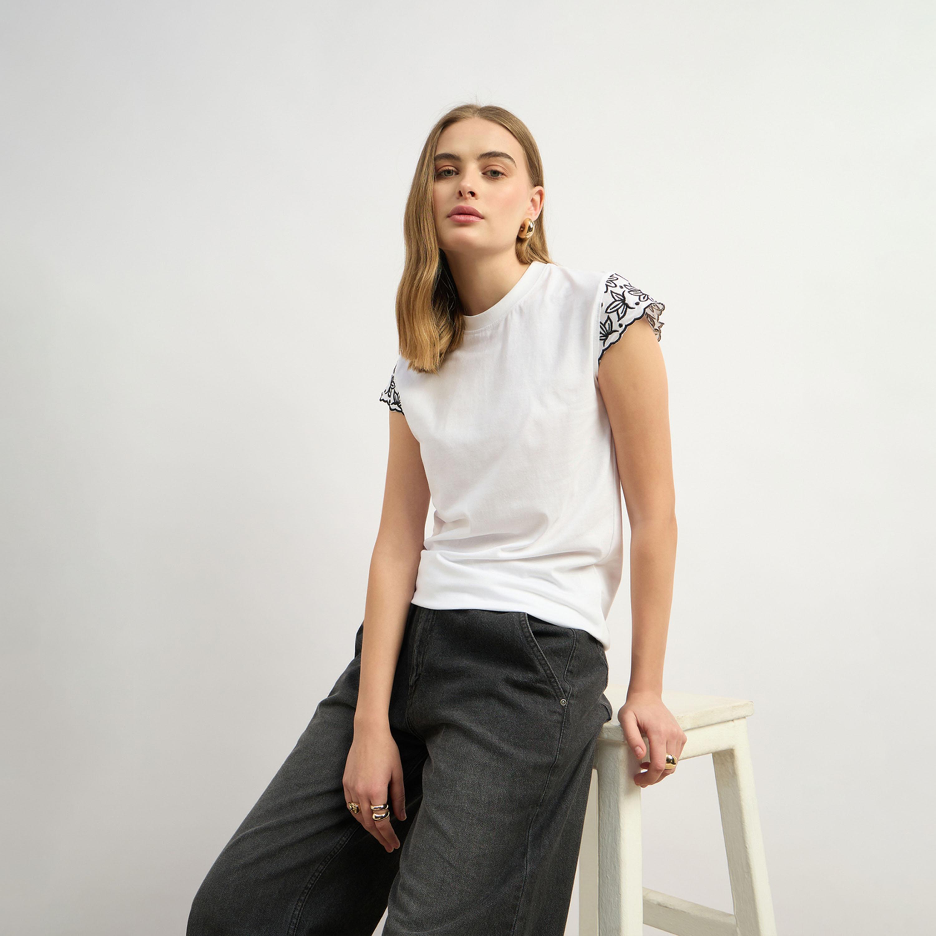ستايلي - تي شيرت مطرز بأكمام قصيرة ورقبة دائرية-women-clothing-tshirts-image-6