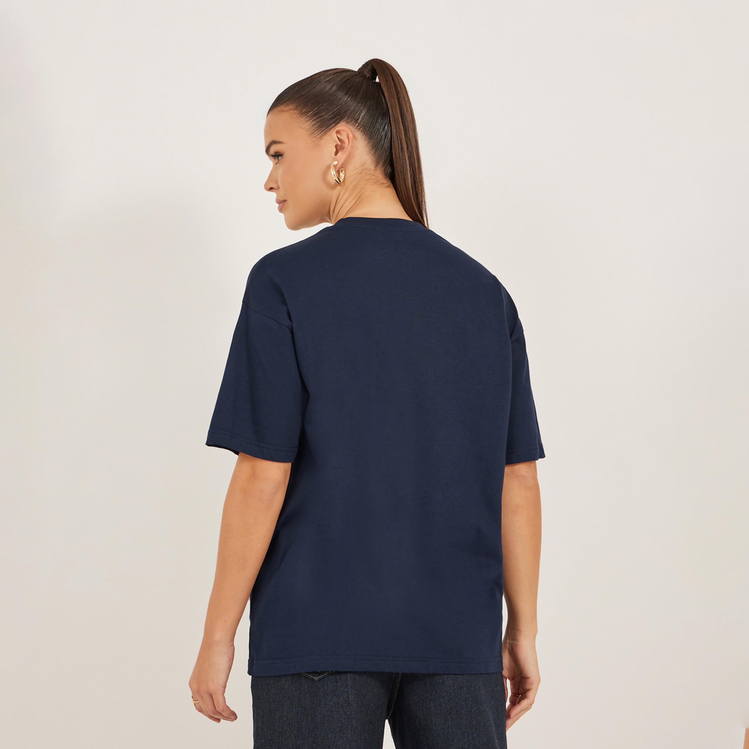 ستايلي - تي شيرت مورد ومطرز بقصّة عادية مع جيب-women-clothing-tshirts-image-5